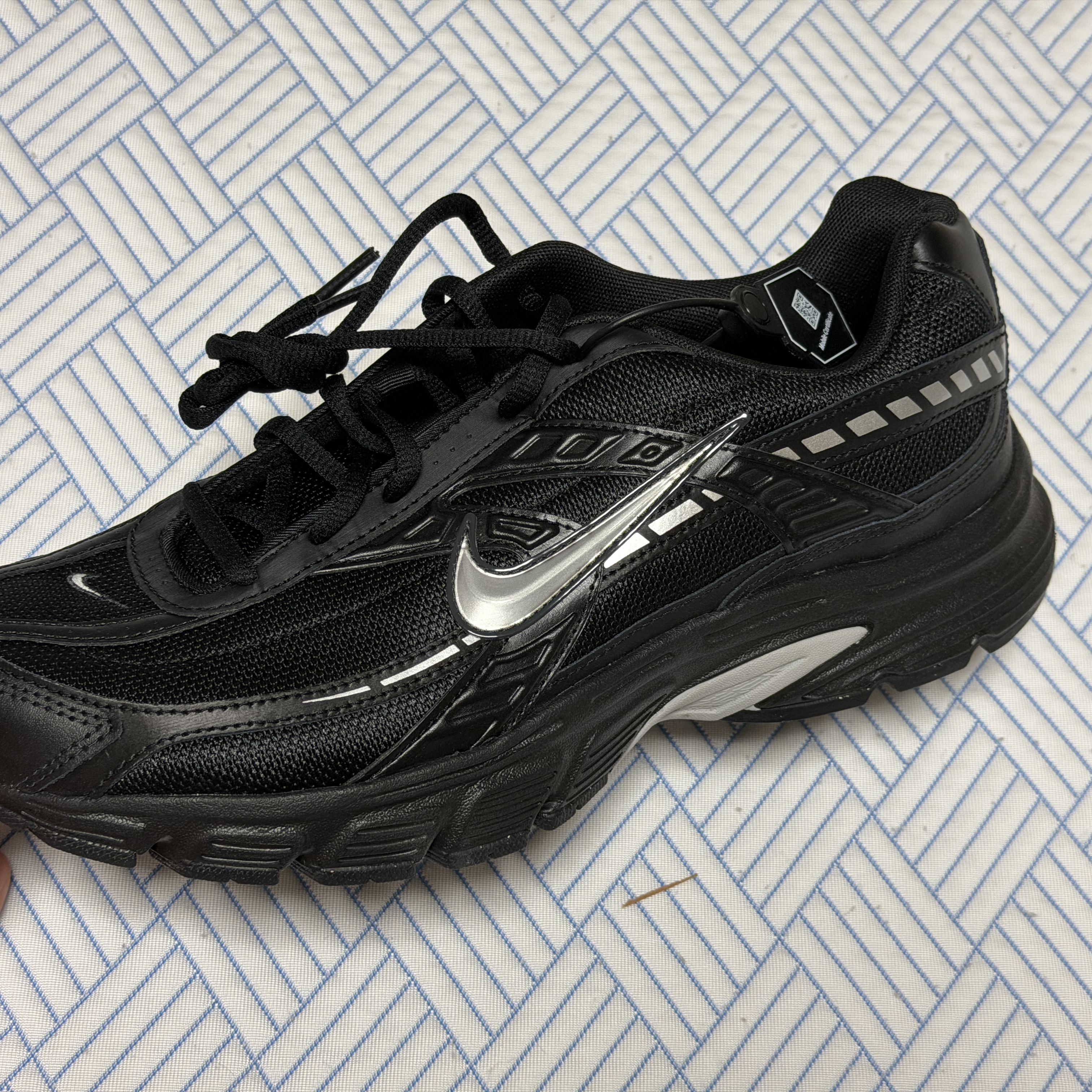 Nike Initiator Black Metallic Silver 착용 스타일 - 4