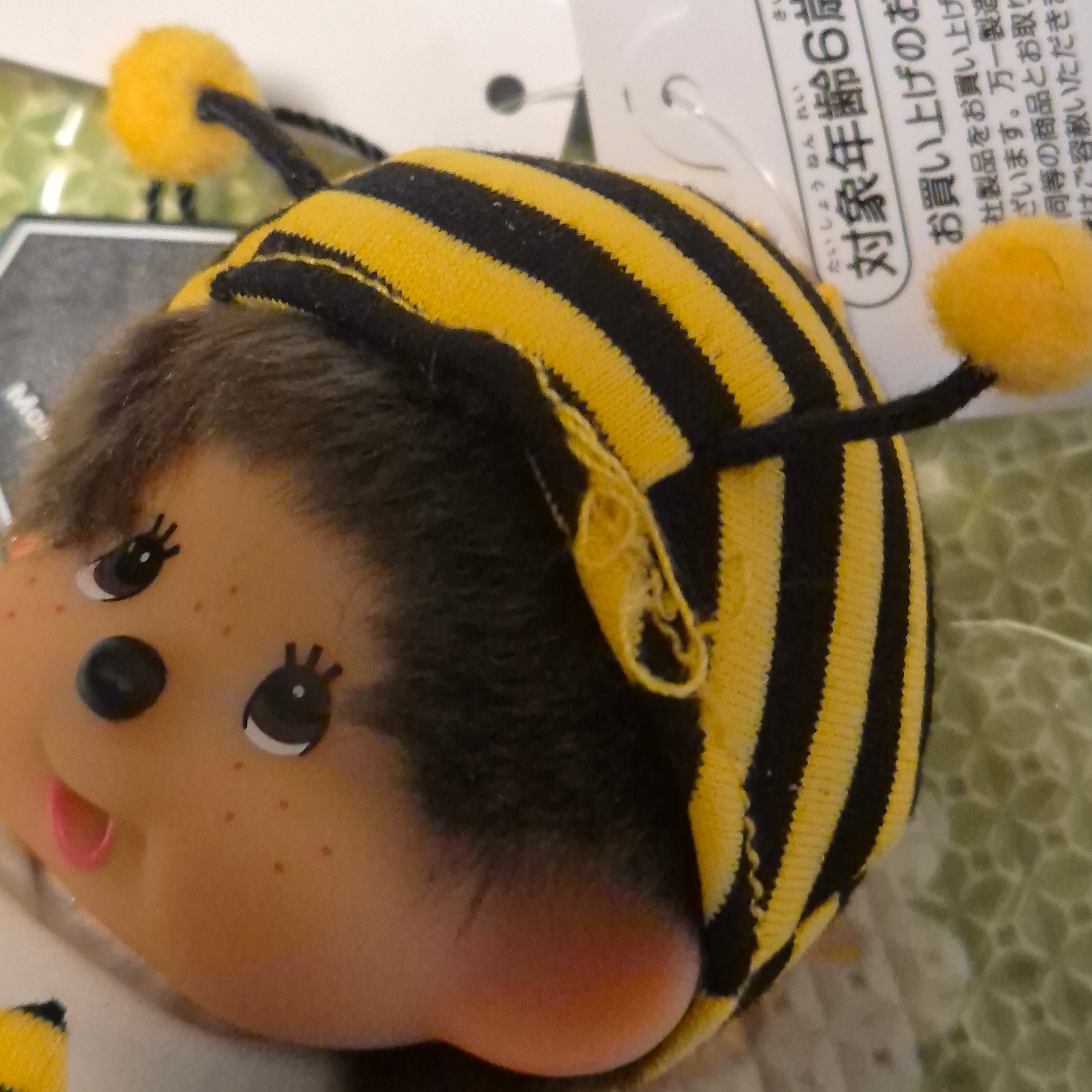 Monchhichi Bighead SS Bee Key Chain 착용 스타일 - 1