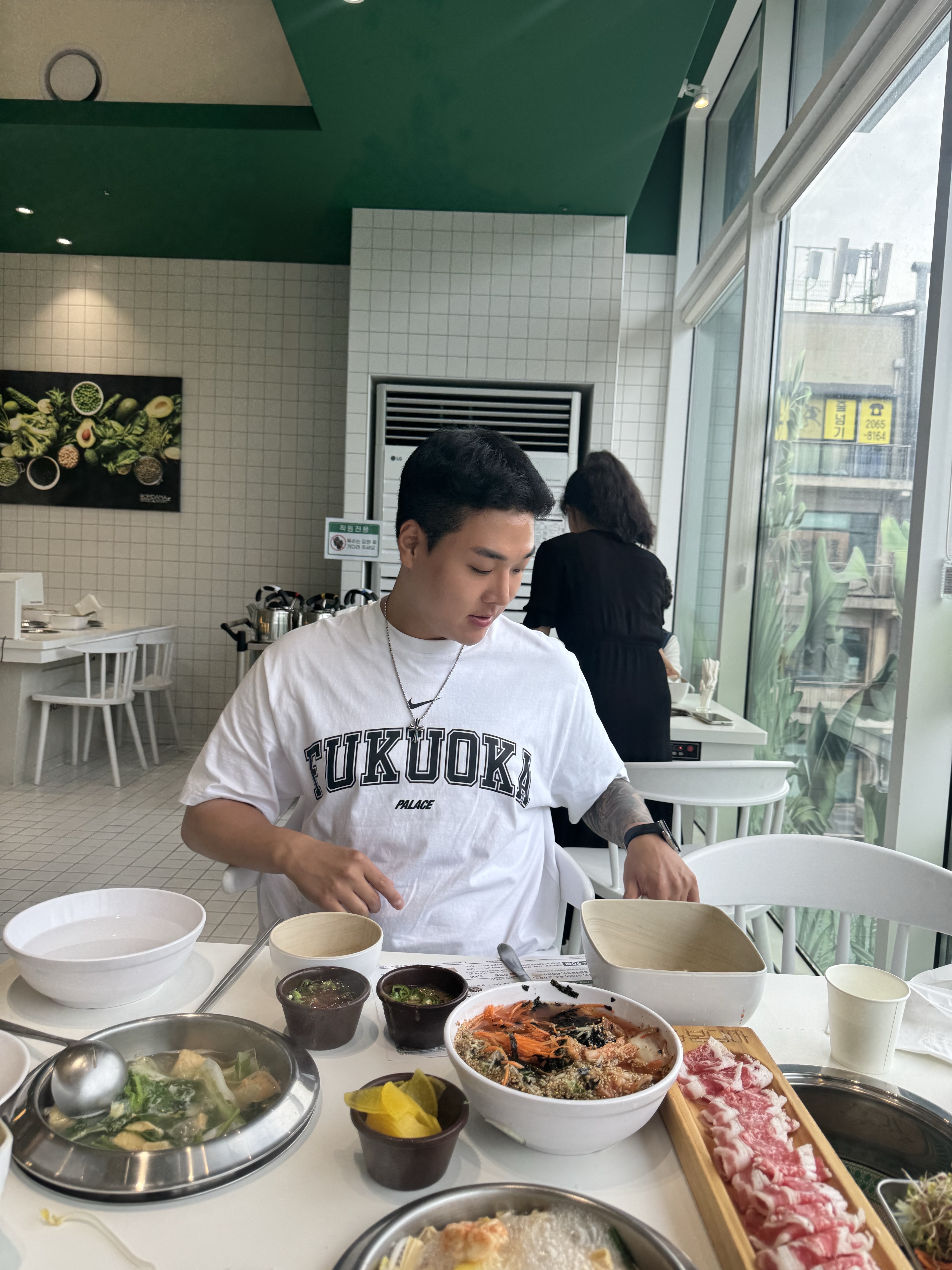 Palace Baked P-3 T-Shirt Black - 24SS, Palace x Nike Shop T-Shirt Fukuoka White - 26SS 착용 스타일 - 8