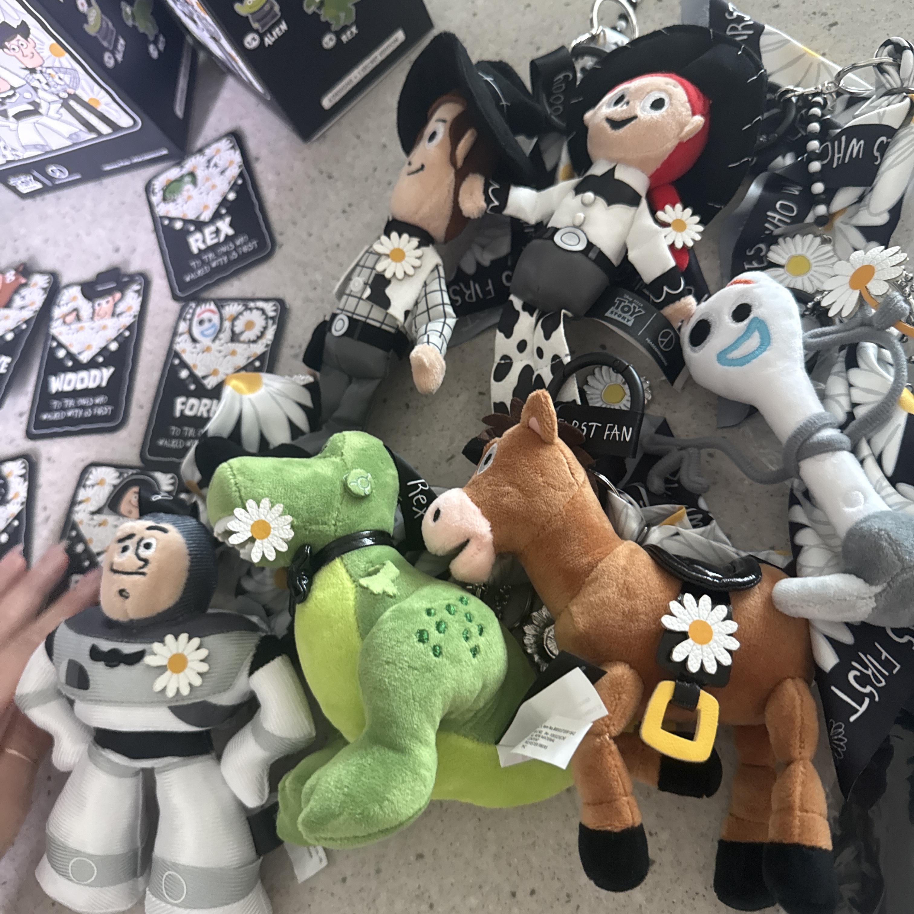 Peaceminusone x Toy Story The First Fan Plush Keyring Sealed Case (6 Blind Boxes) 착용 스타일 - 1