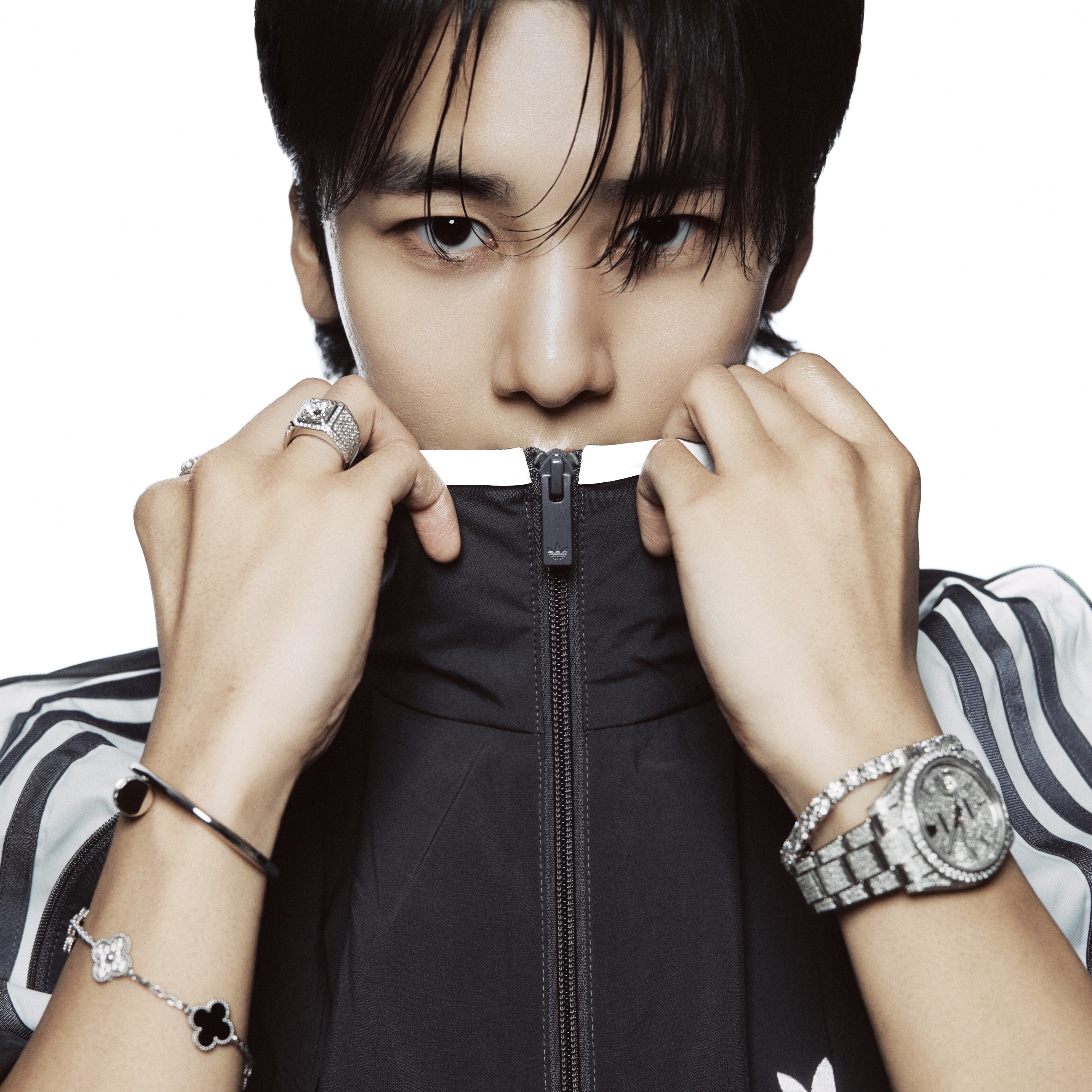 (W) Adidas Adilenium Season 3 Zip Track Top Grey Five - KR Sizing, Van Cleef & Arpels Vintage Alhambra Bracelet 5 Motifs 18K White Gold Diamond Onyx 착용 스타일 - 1
