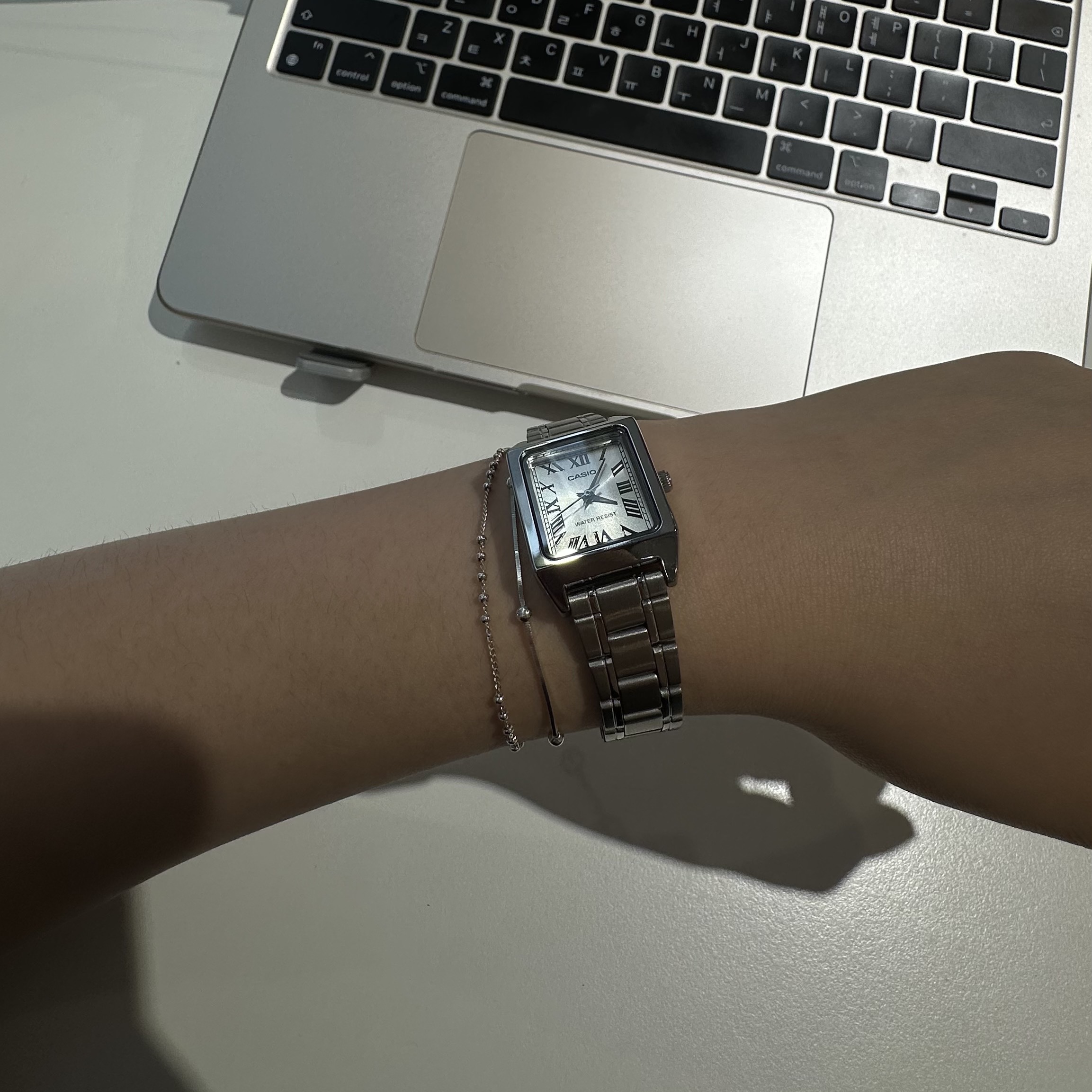 Casio LTP-V007D-7B 착용 스타일