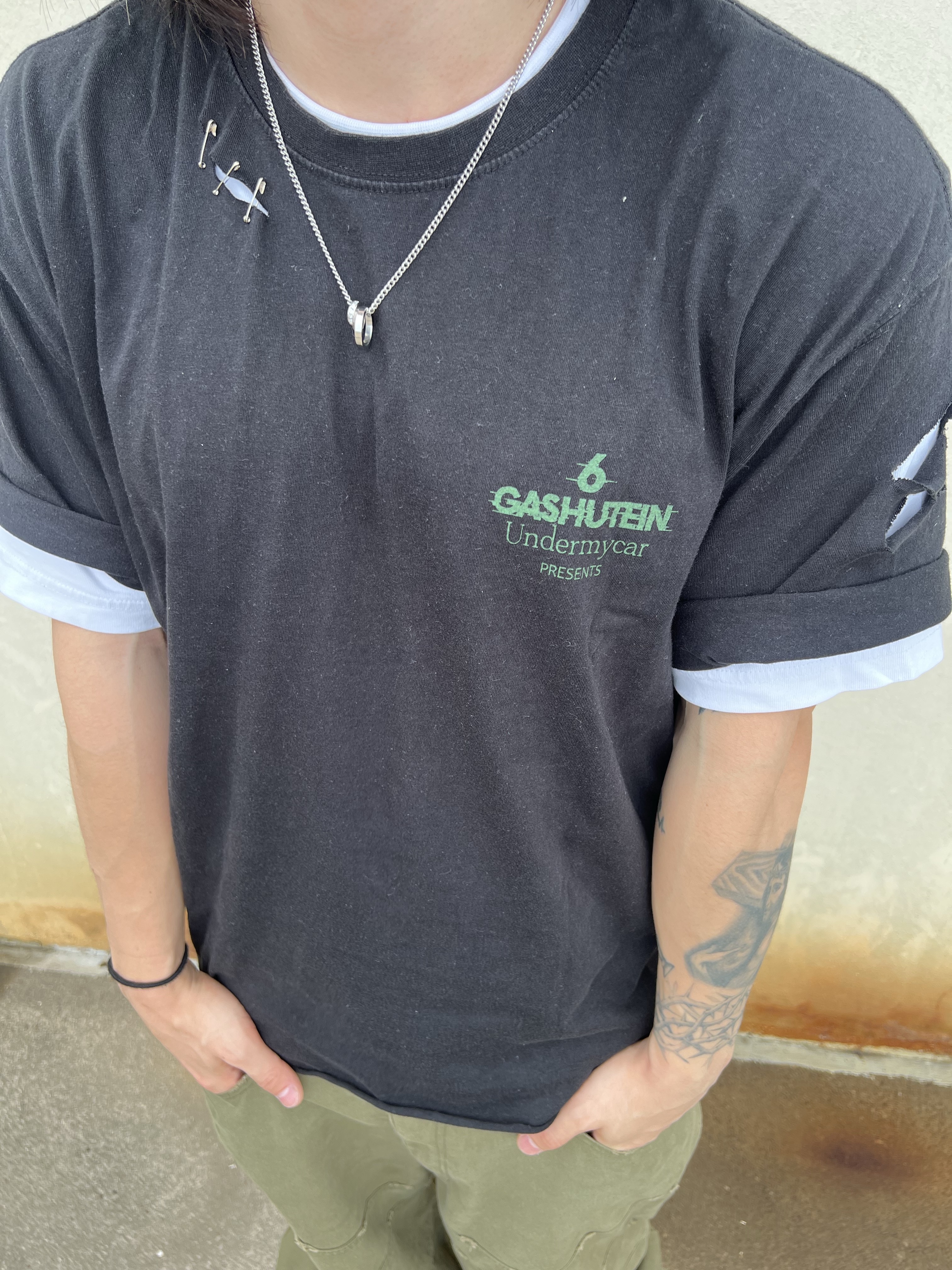 Undermycar Gashutein 6 Nailed Bat Graphic T-Shirt Posy Green - 24SS, Undermycar MU.128 Original Logo Cracked Leather Belt Silver / Black 착용 스타일 - 3