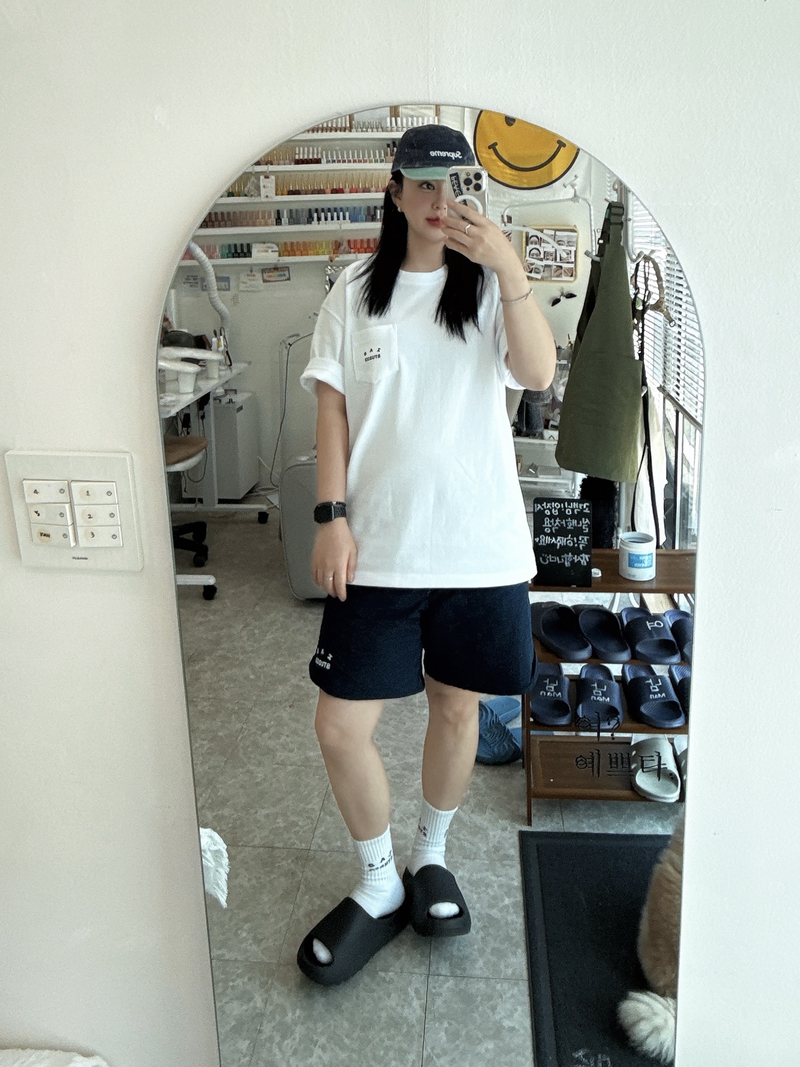 IAB Studio IAB Pocket T-shirt White, IAB Studio IAB Shorts Navy 착용 스타일