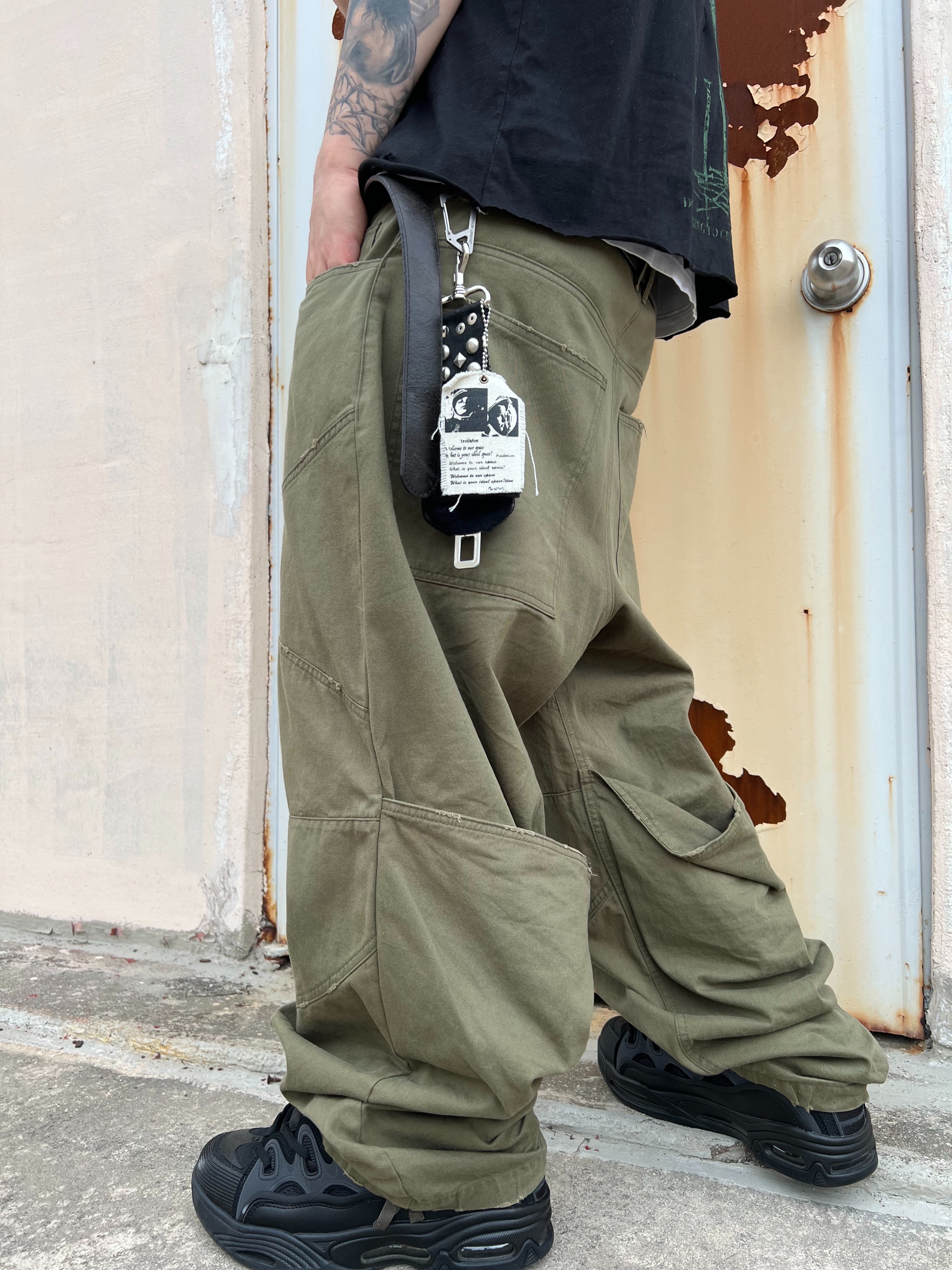 Undermycar Gashutein 6 Nailed Bat Graphic T-Shirt Posy Green - 24SS, Undermycar MU.128 Original Logo Cracked Leather Belt Silver / Black 착용 스타일 - 6
