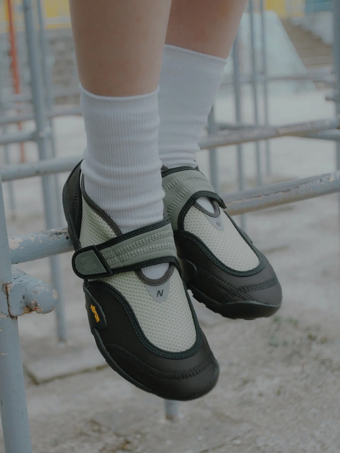 New Balance x Tokyo Design Studio MT2 Cortado Pumpernickel, New Balance x Tokyo Design Studio MT2 Dry Lime Black 착용 스타일 - 3