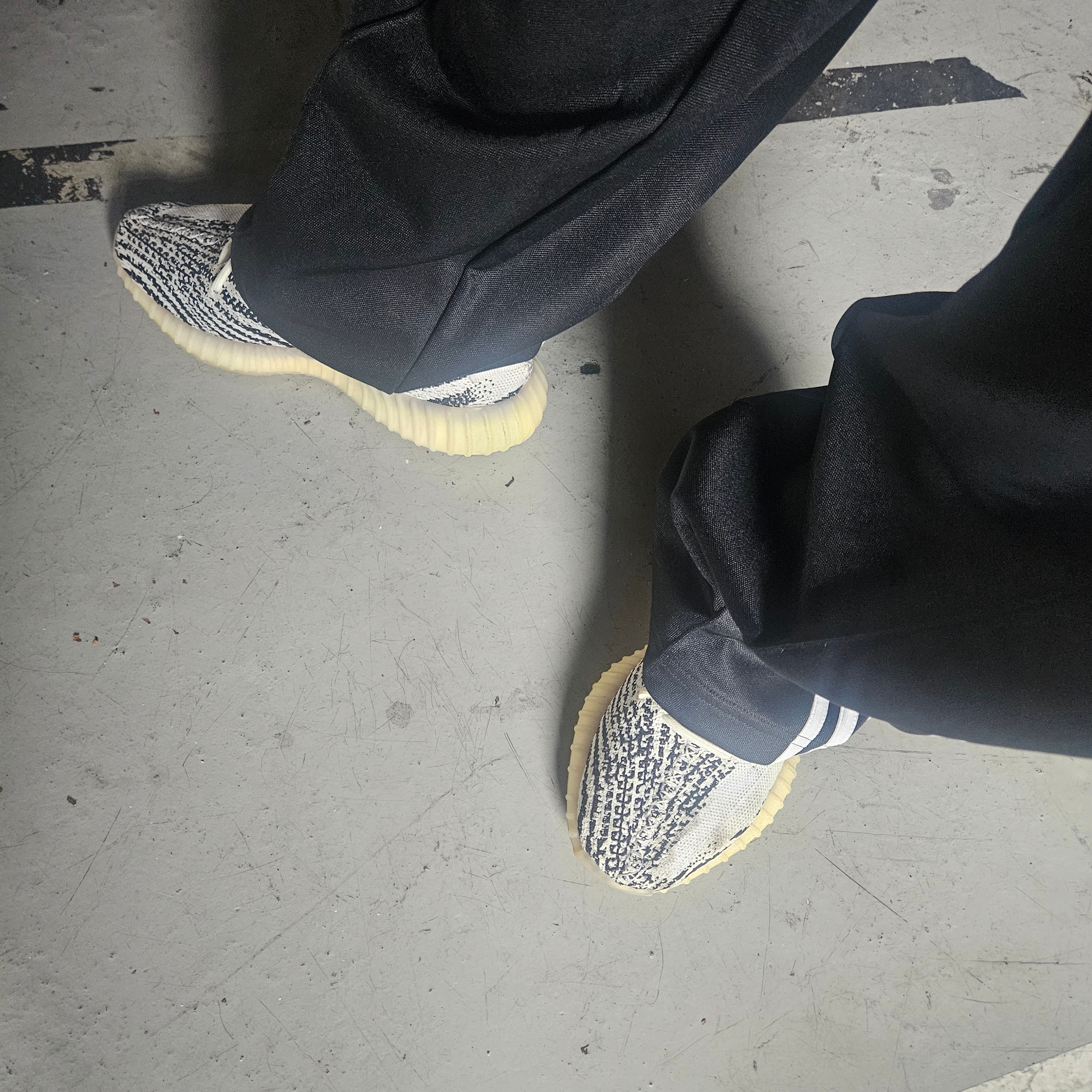 Adidas Yeezy Boost 350 V2 Zebra 2017/2019/2020 착용 스타일