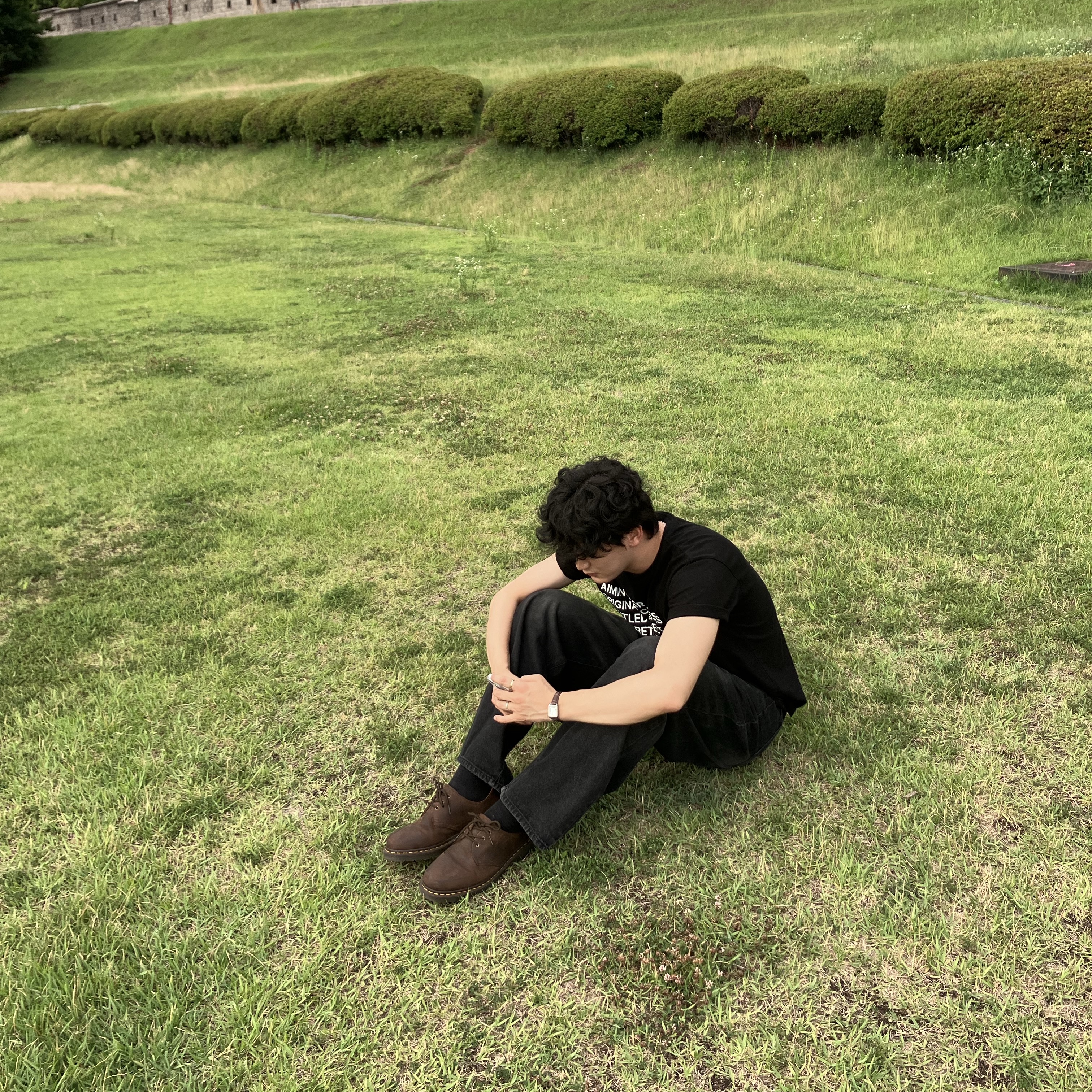 Matin Kim Nylon Boston Bag Beige, Dr. Martens 1461 Crazy Horse Dark Brown 착용 스타일 - 3