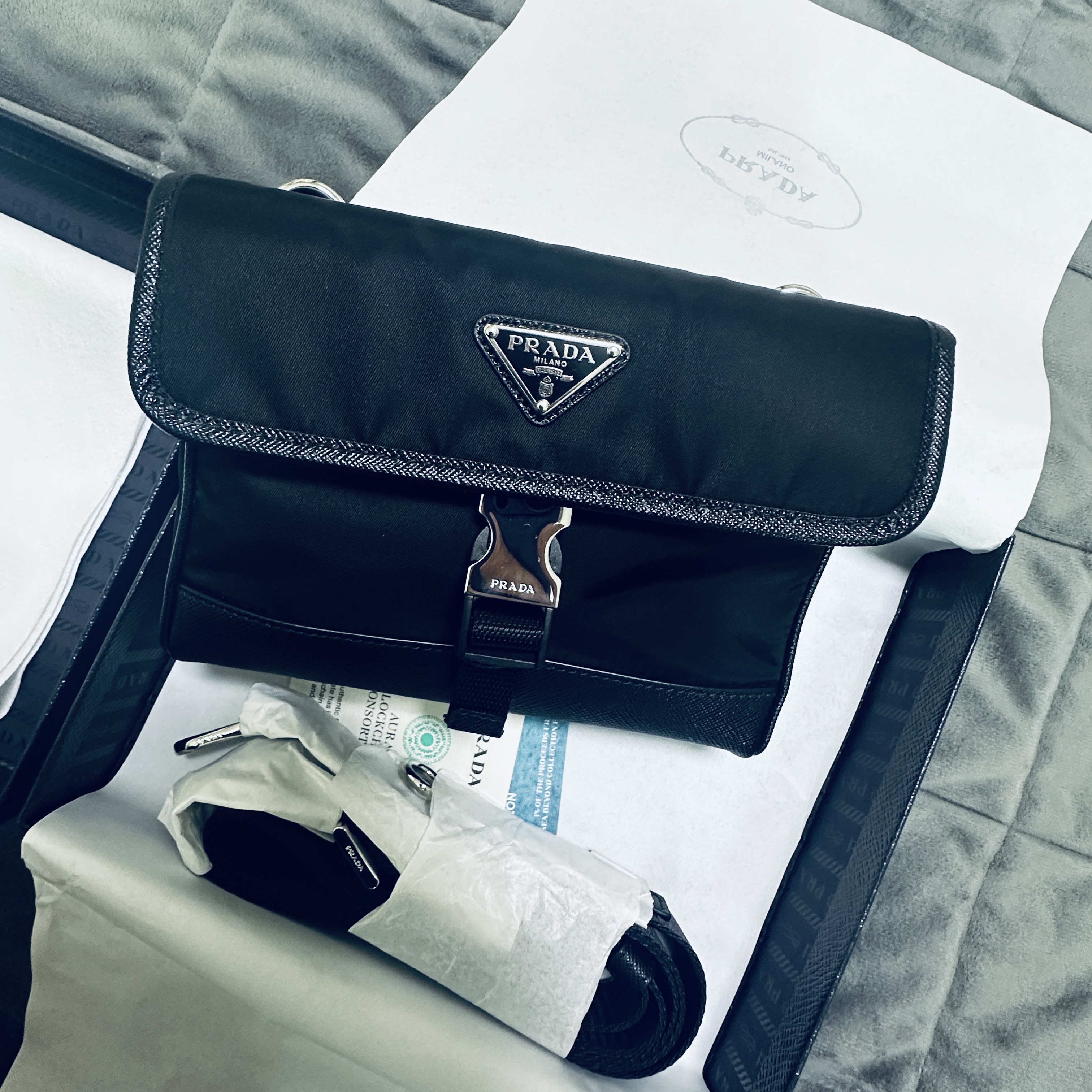 Prada Re-Nylon and Saffiano Leather Smartphone Case Black 착용 스타일