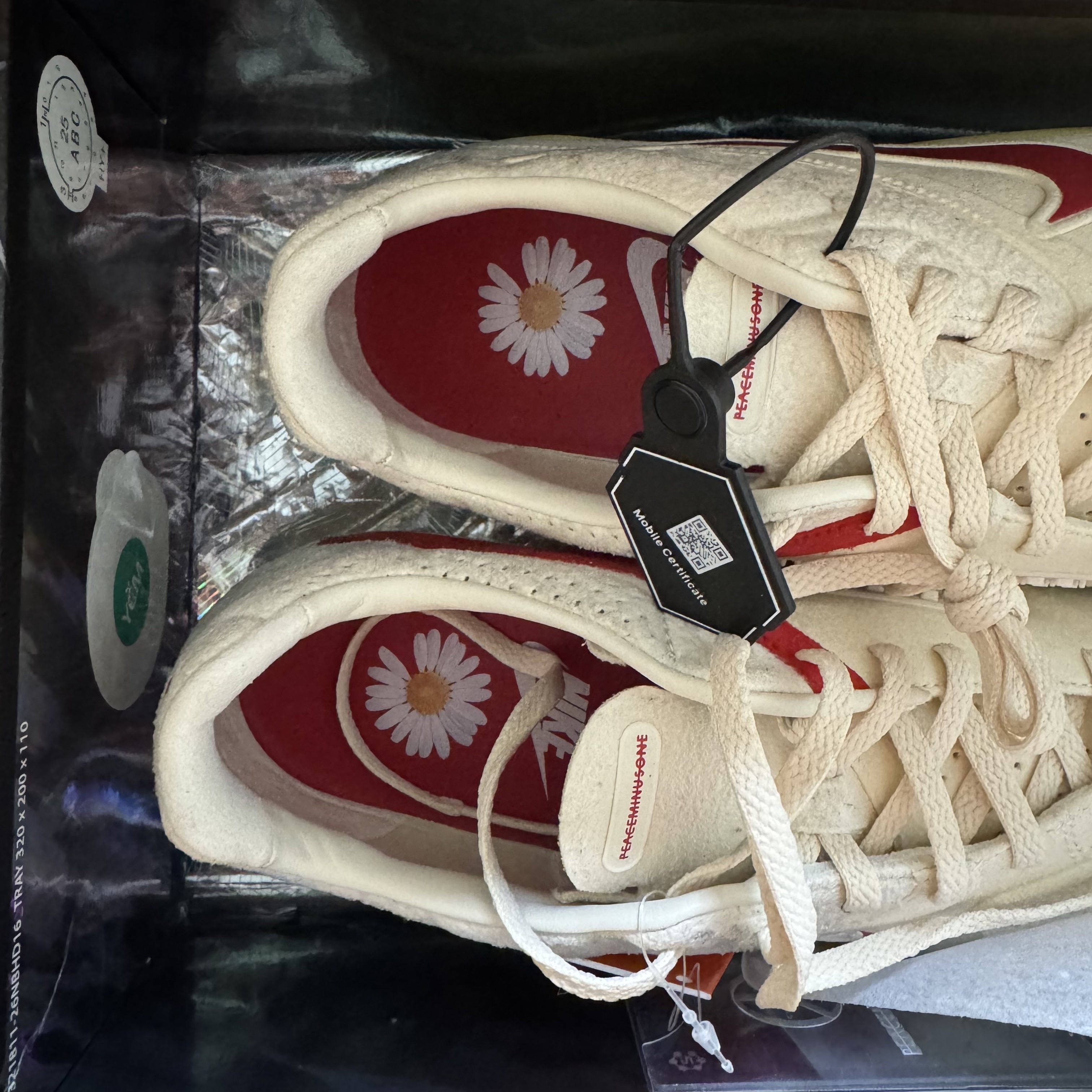 Nike x Peaceminusone Cryoshot CTR360 Natural and University Red 착용 스타일