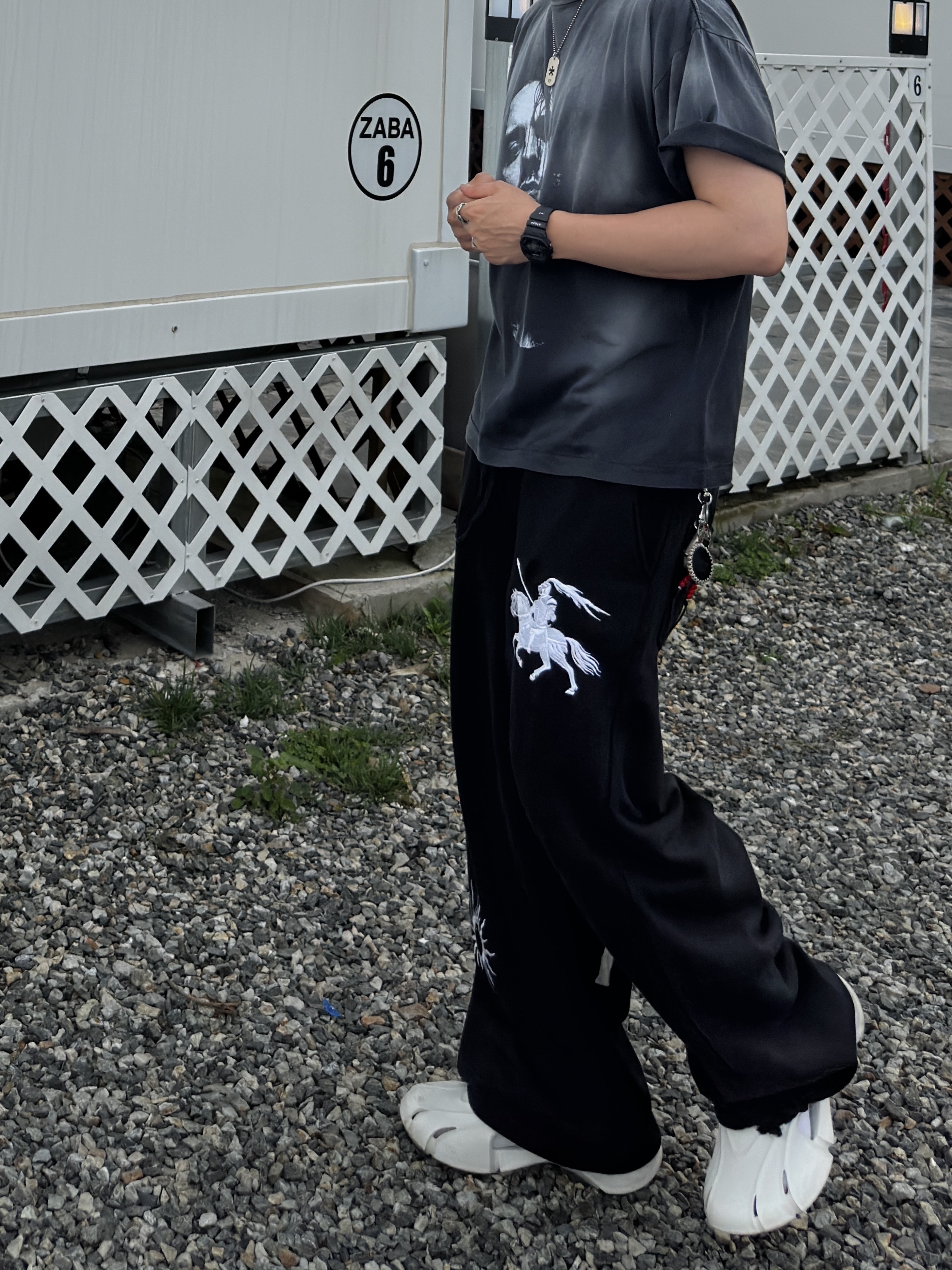 tornortied F.A.F Sweat Bermuda Pants
Black, Sunday Ceremony Vintage Washed 5 Panel Cotton Cap - Red 착용 스타일 - 5
