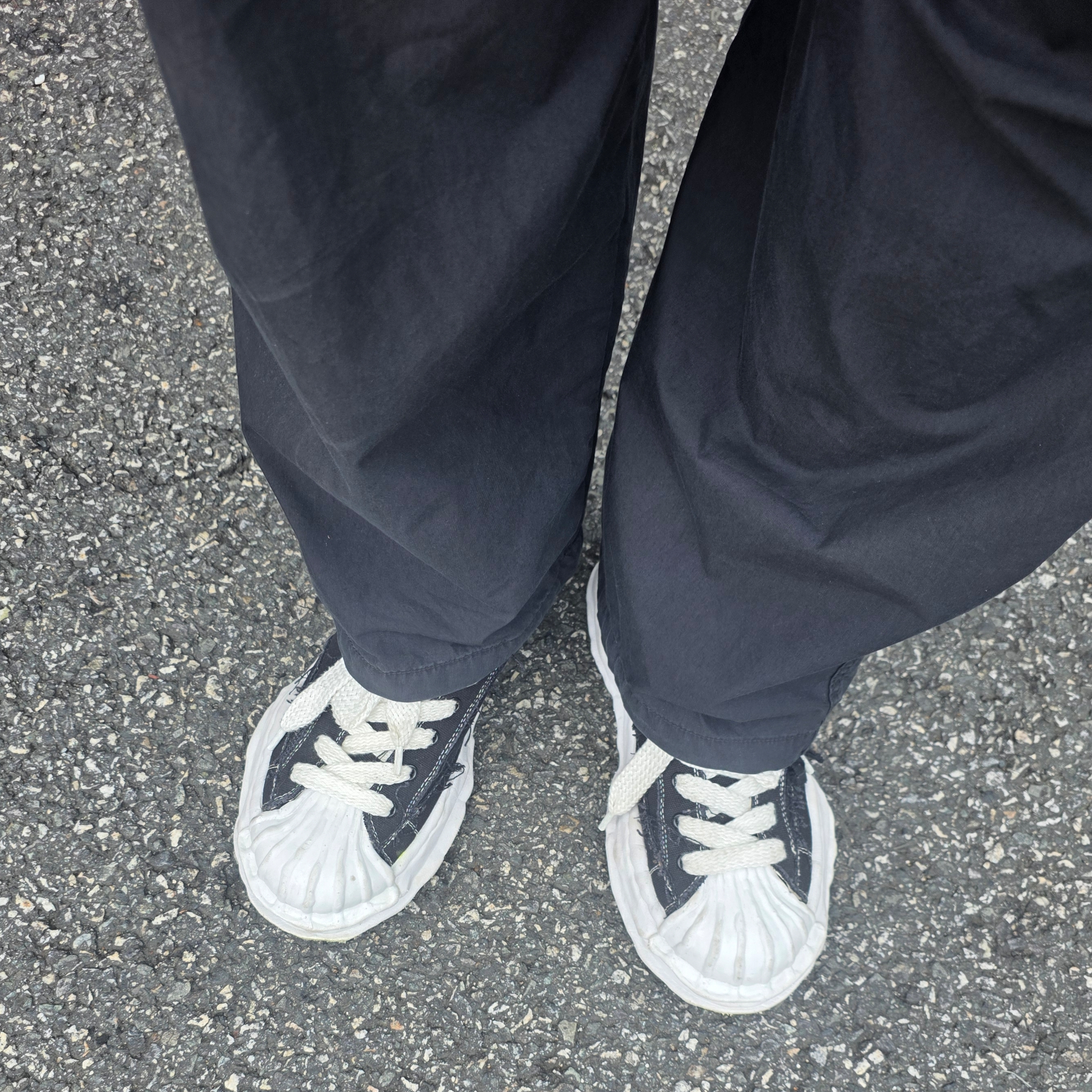 Maison Mihara Yasuhiro Blakey OG Sole Canvas Low-top Sneakers Black White 착용 스타일