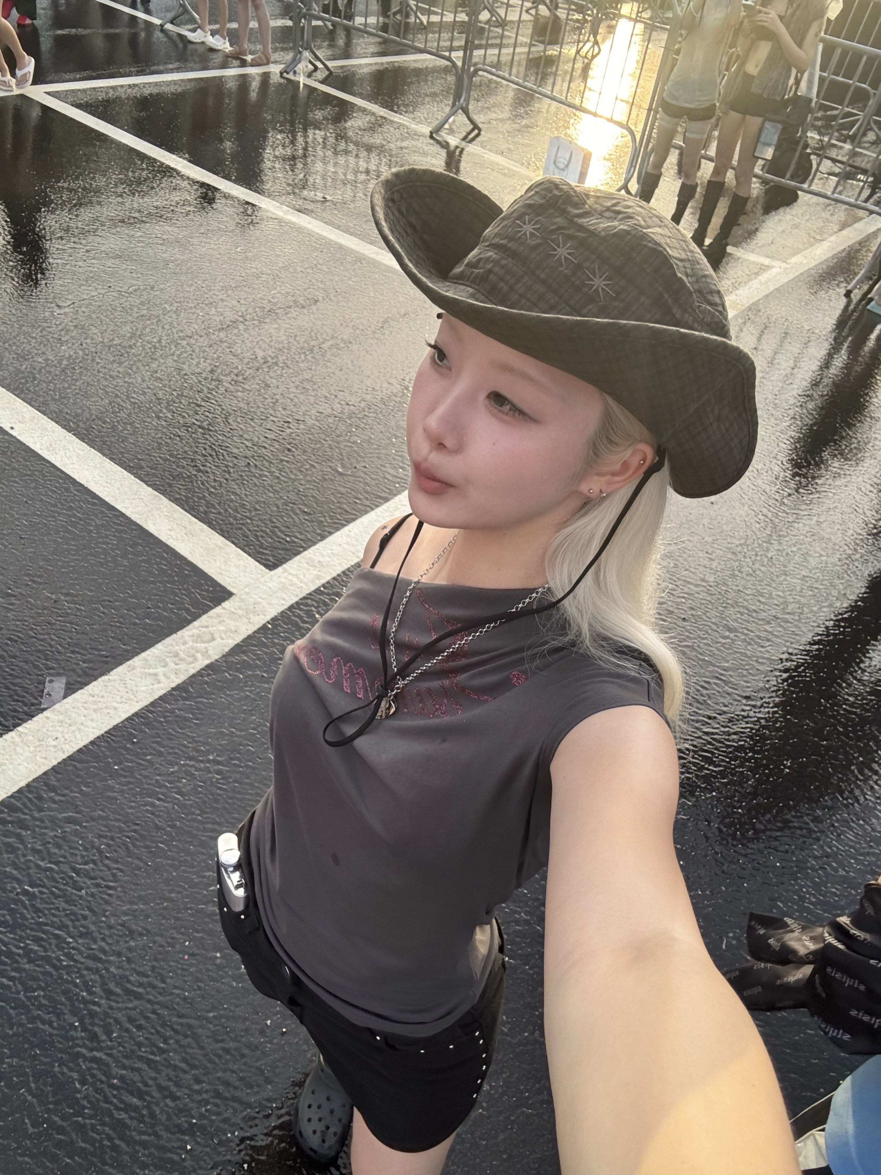 [더블적립] sunlovetour Check Pioneer Bucket Hat Brown, (W) Hysteric Glamour On Skull Pick Necklace Silver 착용 스타일