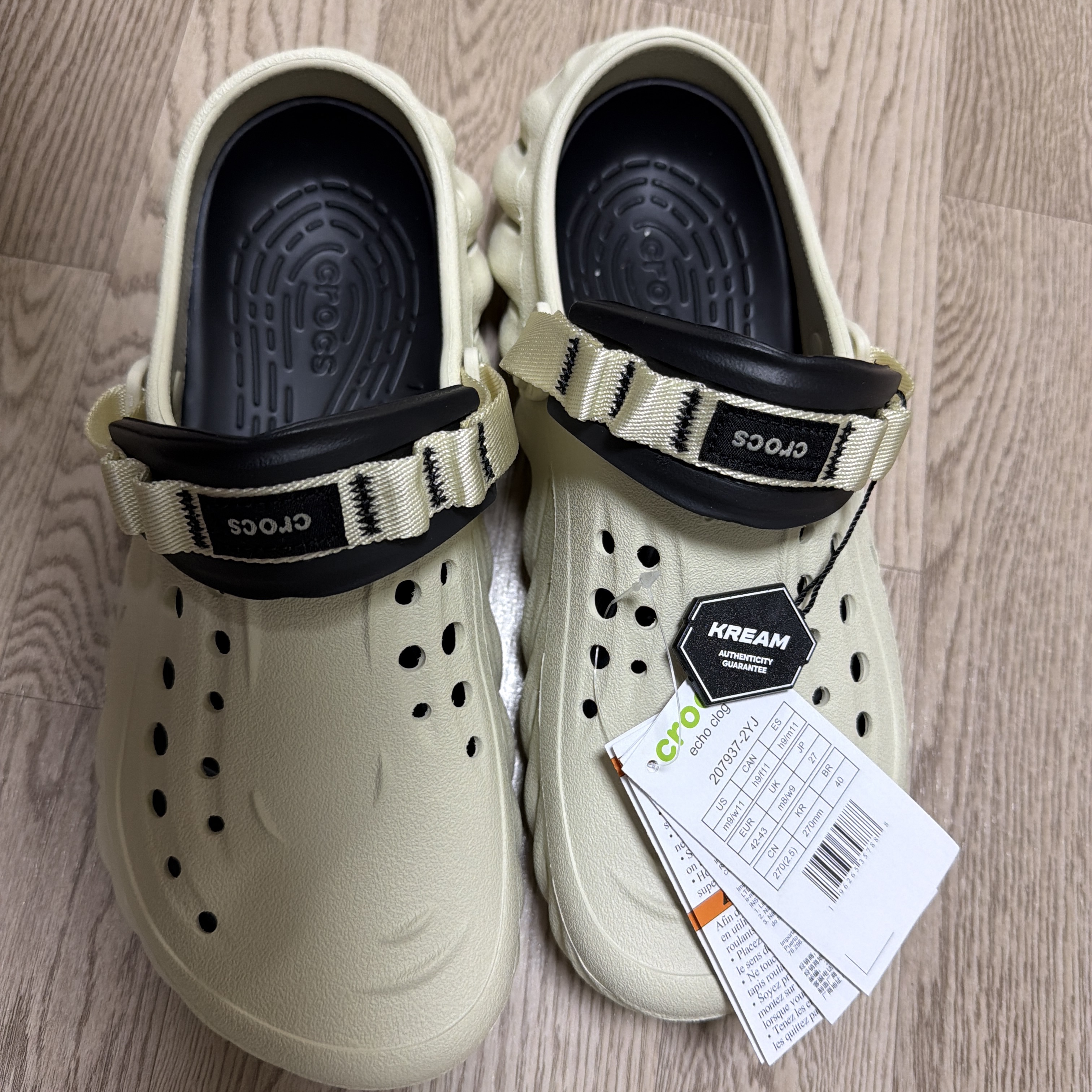 Crocs Echo Clog Bone Black 착용 스타일 - 2