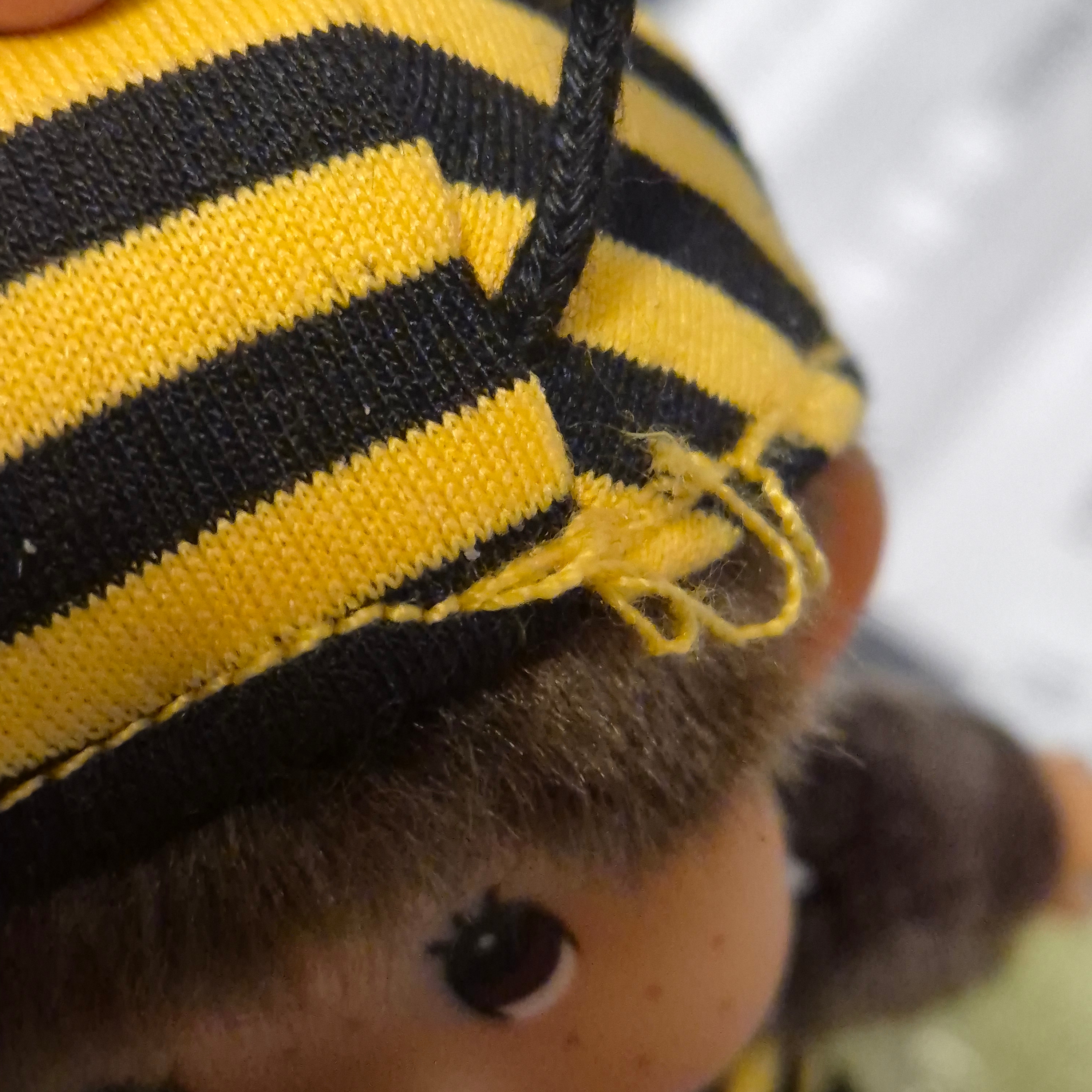 Monchhichi Bighead SS Bee Key Chain 착용 스타일 - 3