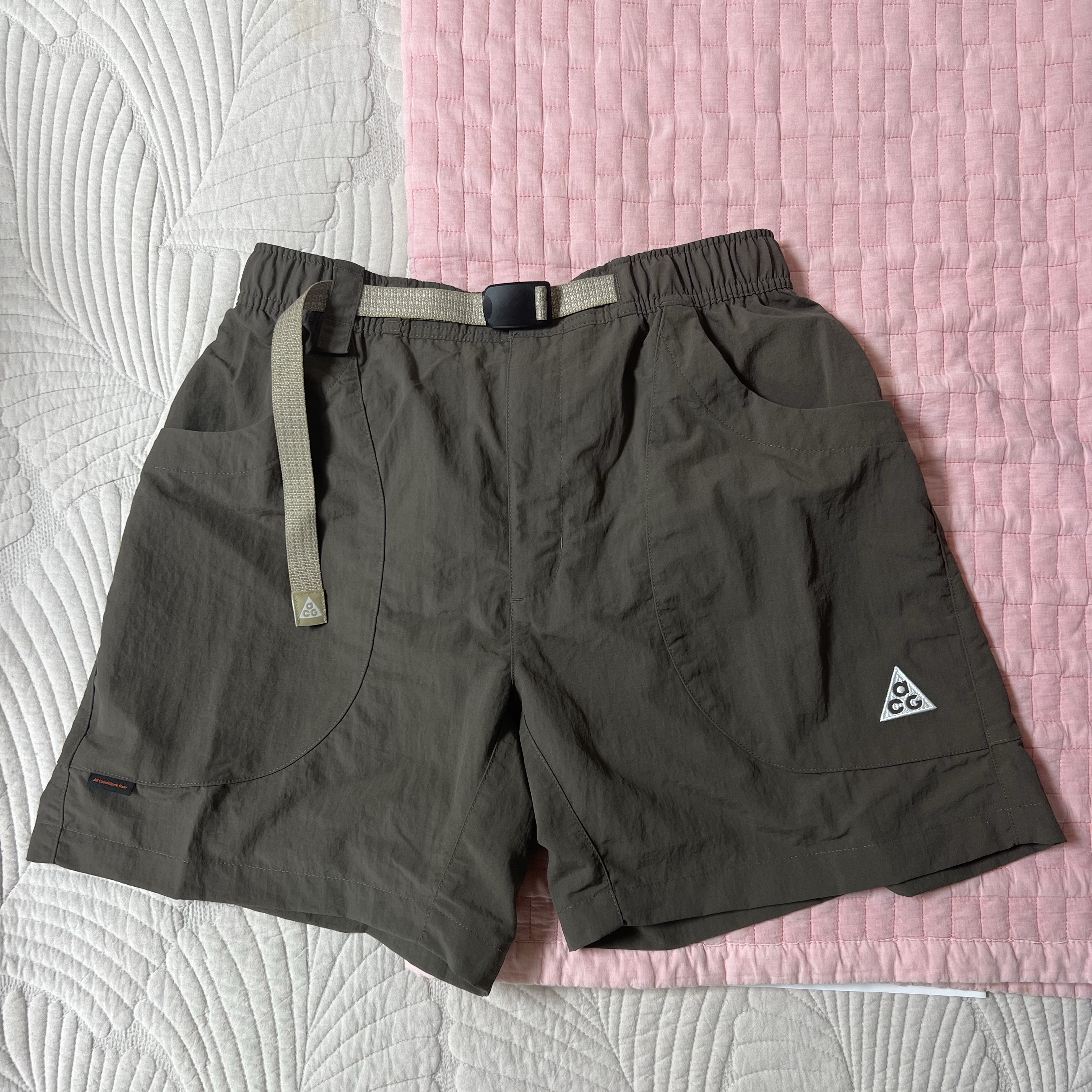 Nike ACG Dolomiti Shorts Ironstone Black - Asia 착용 스타일