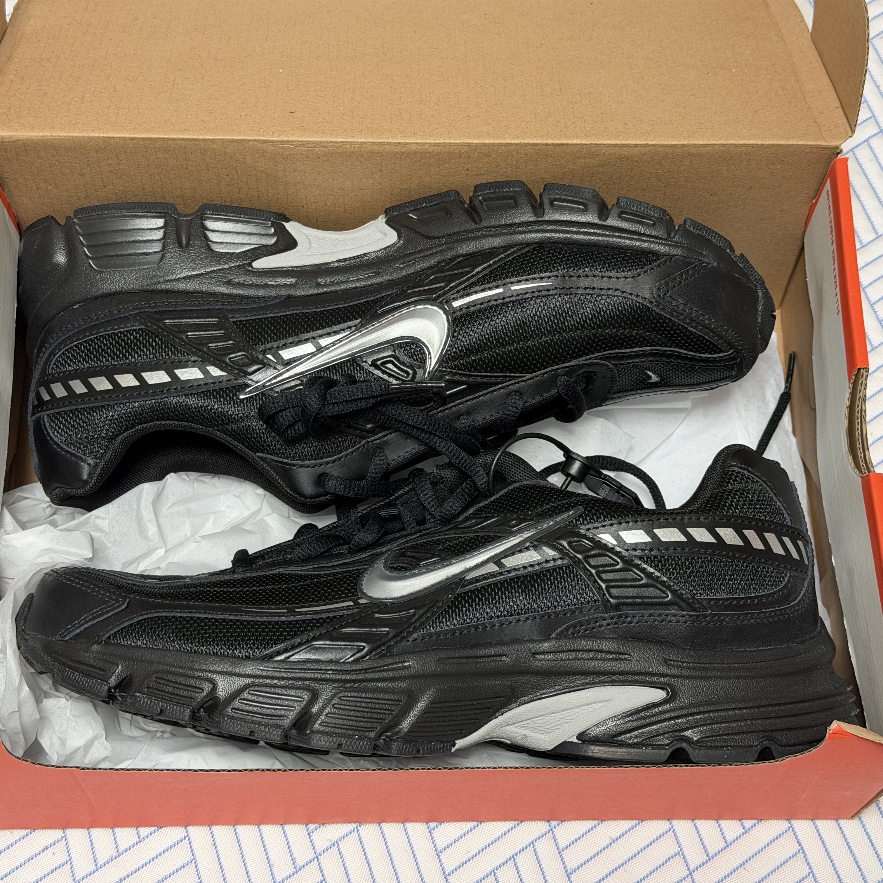 Nike Initiator Black Metallic Silver 착용 스타일 - 3