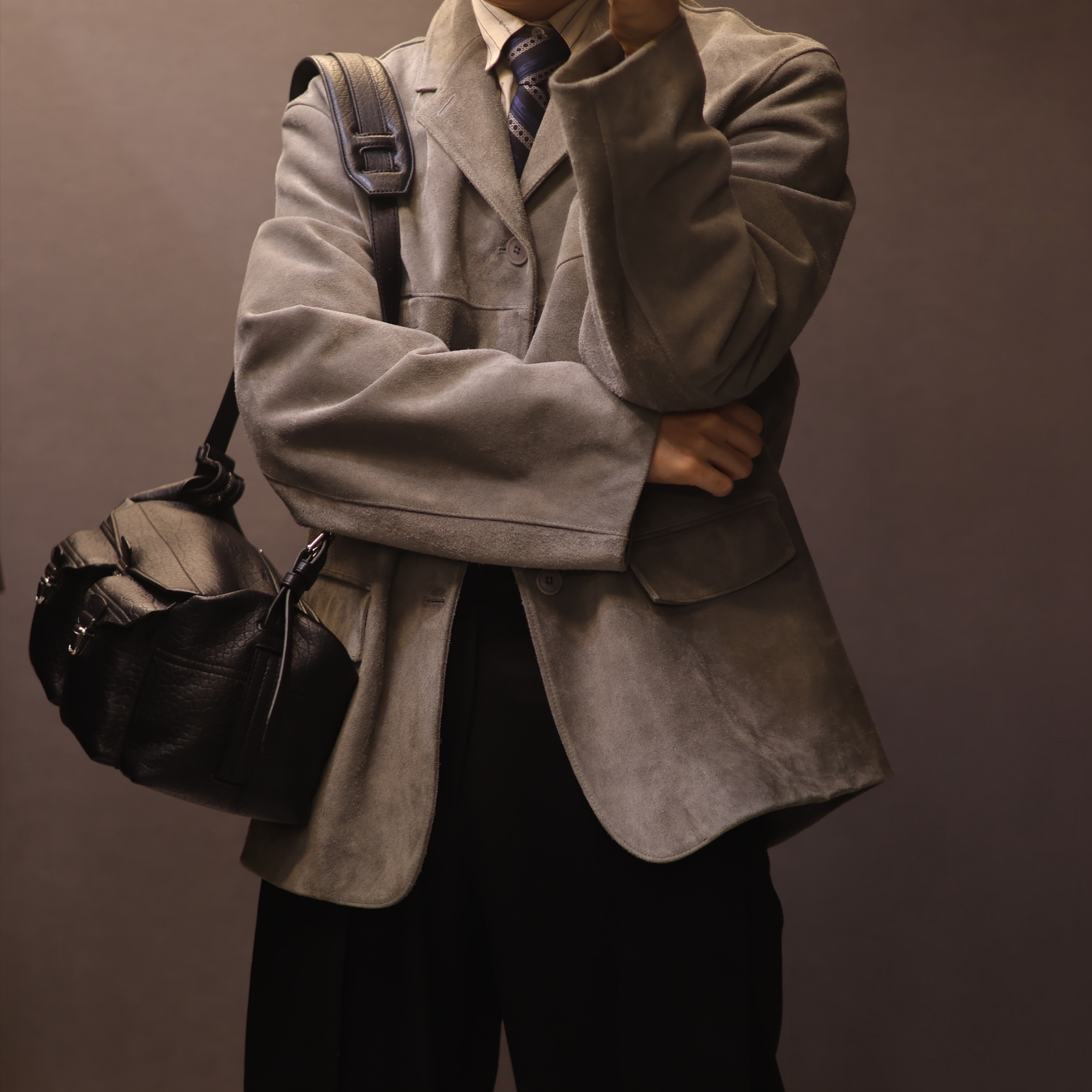 Lemaire Large Rail Belt Croissant Bag Grained Cow Leather Dark Chocolate, Wooyoungmi Wool Wide Folding Pants Black - 25SS 착용 스타일 - 4