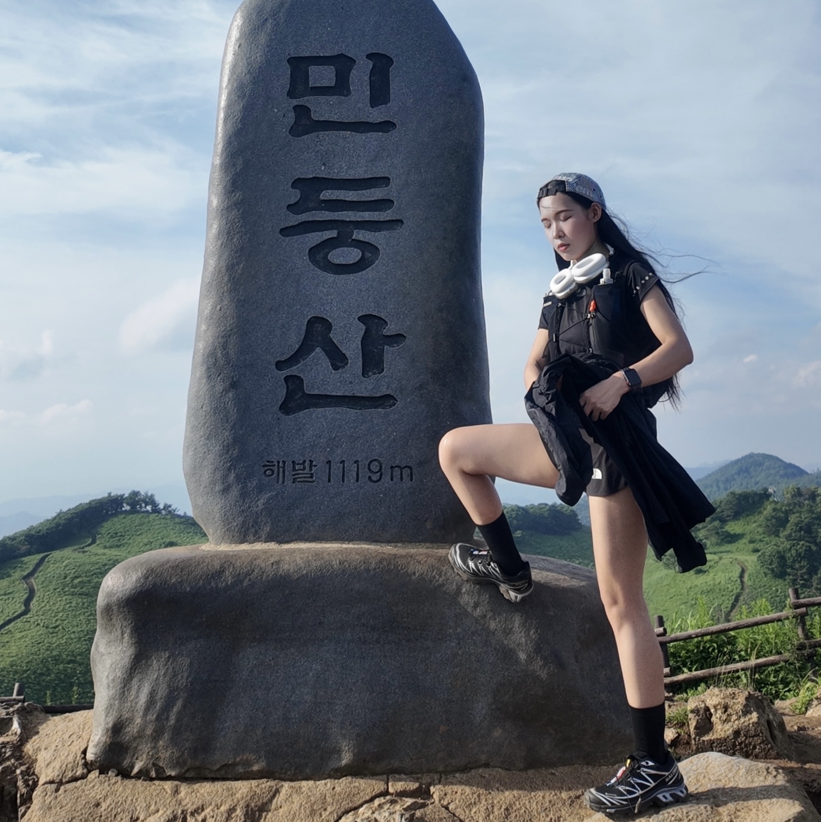 Salomon Active Skin 8 Set Black Metal, The North Face White Label Sheldon Jacket Black 착용 스타일 - 8