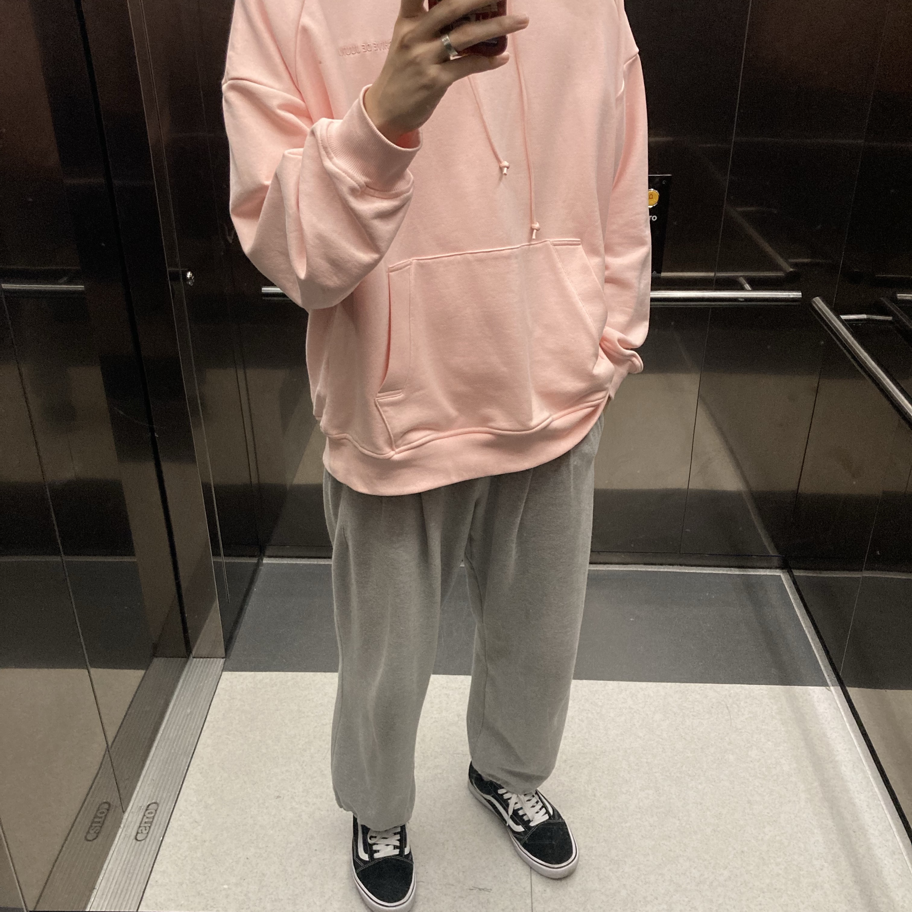 Vans ComfyCush Old Skool Black True white, Juun.J Archive Oversized Hooded Sweatshirt Light Pink 착용 스타일