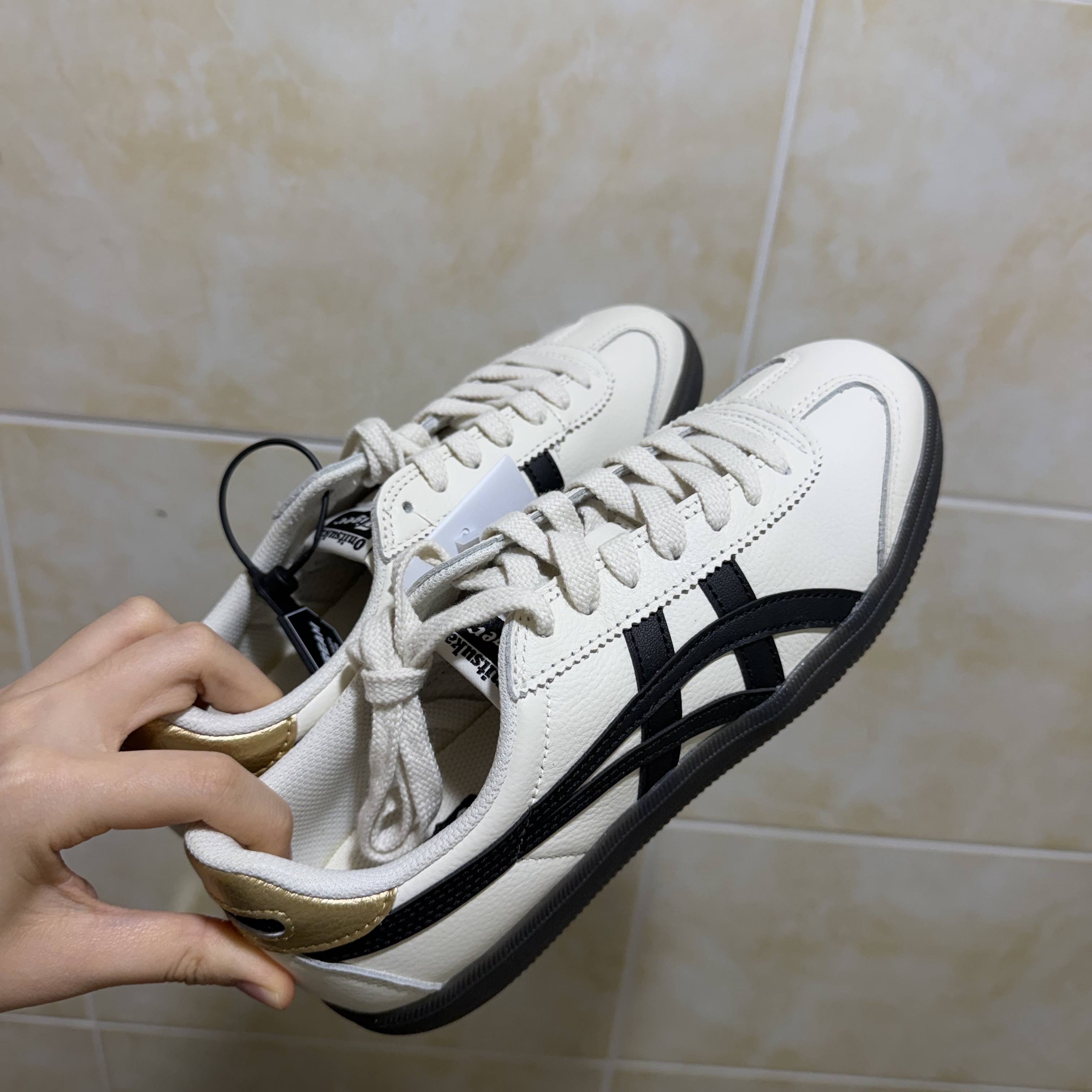 Onitsuka Tiger Tokuten White Black 착용 스타일