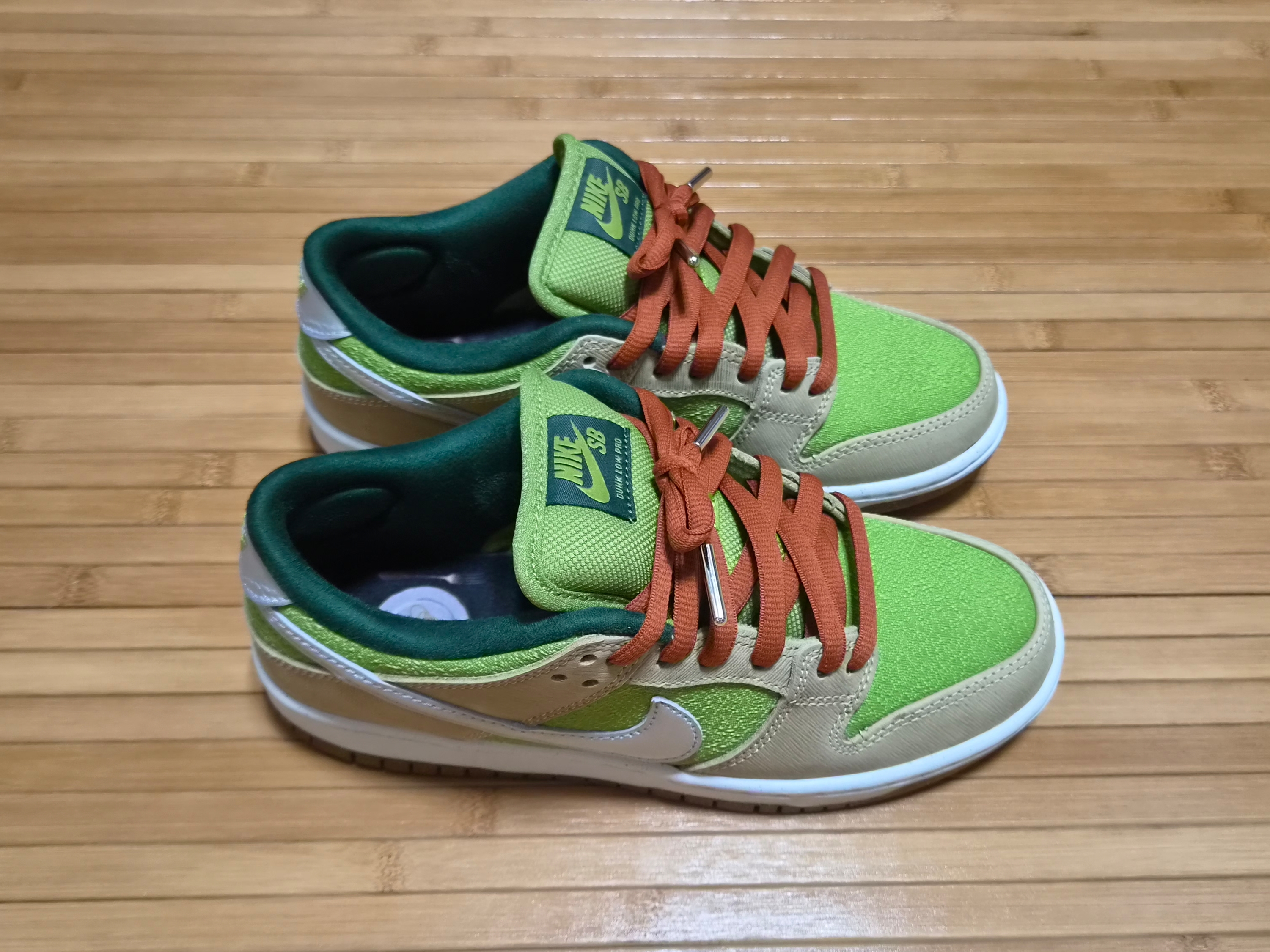 Nike SB Dunk Low Pro Sesame and Pear 착용 스타일