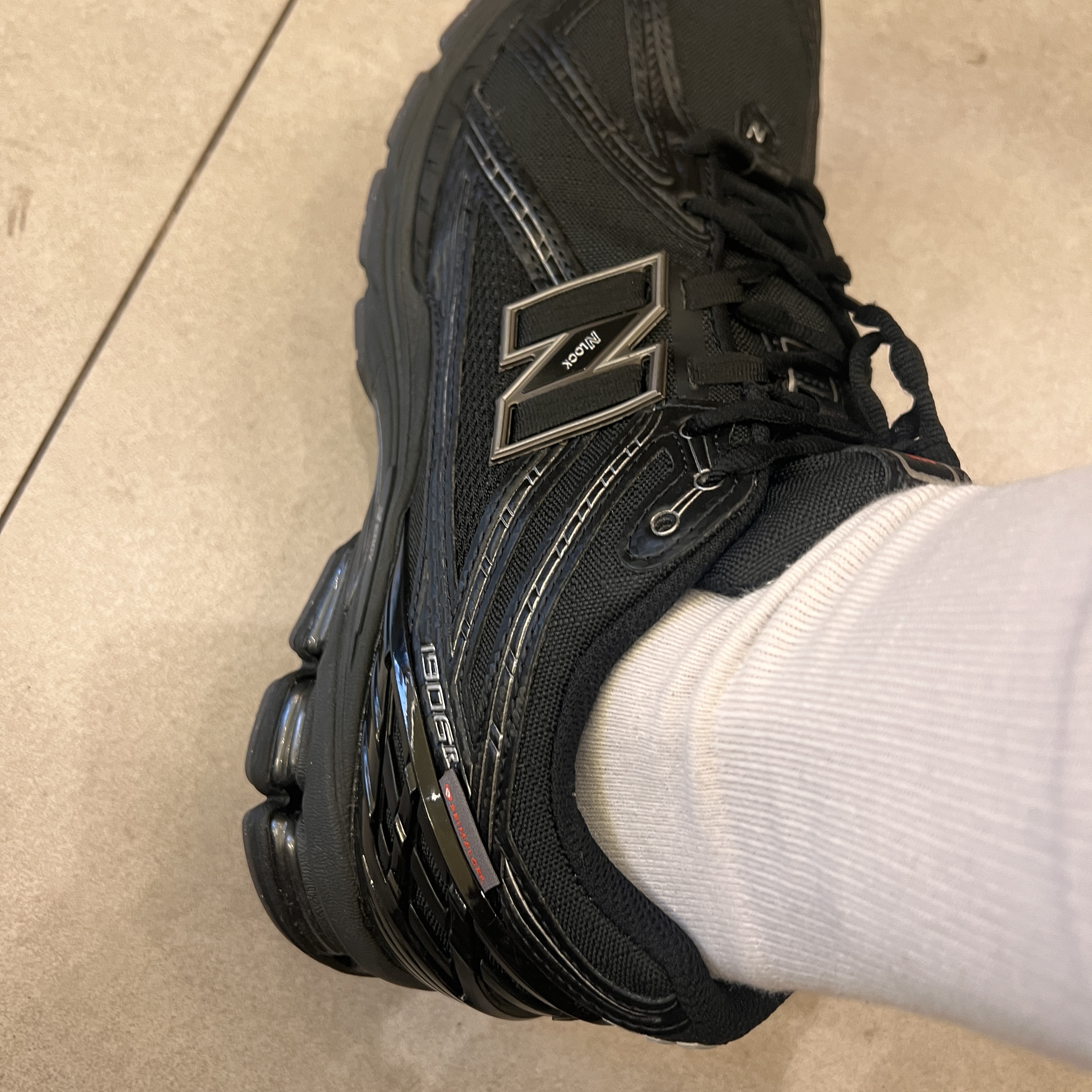 New Balance 1906R Black Silver Metallic - D Standard 착용 스타일 - 2