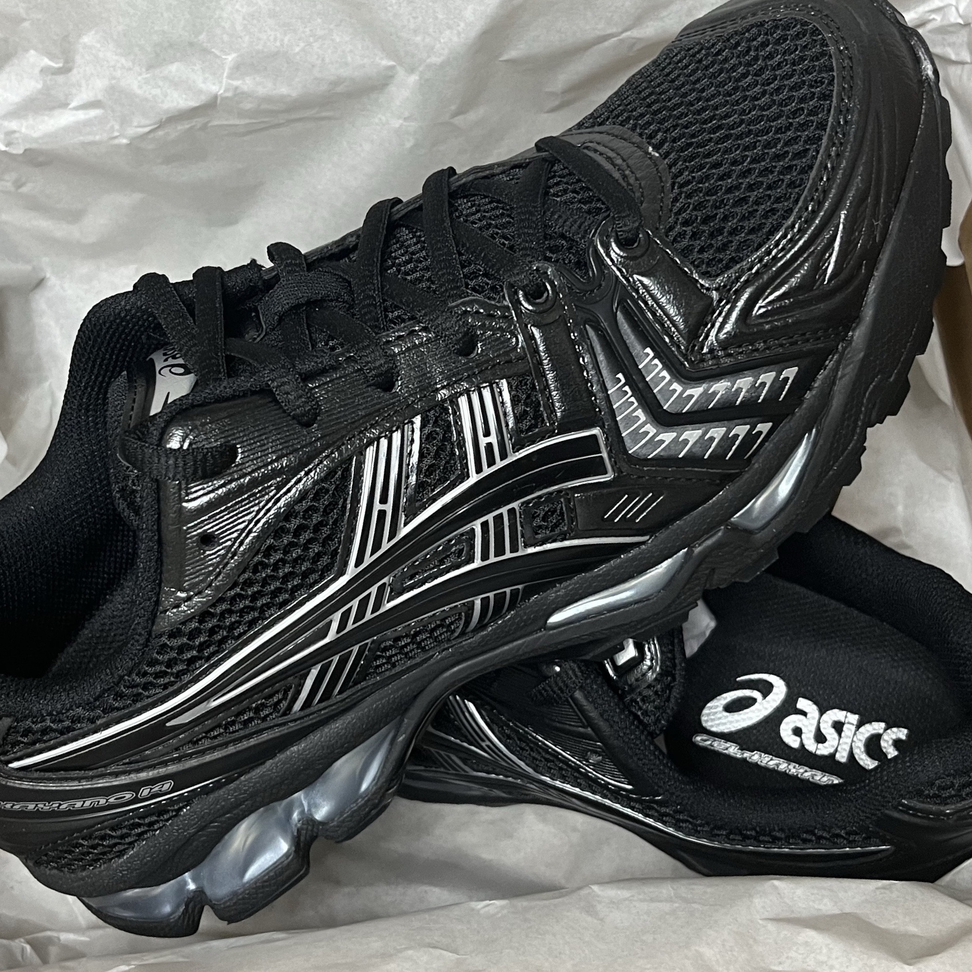 Asics Gel-Kayano 14 Black Pure Silver 착용 스타일