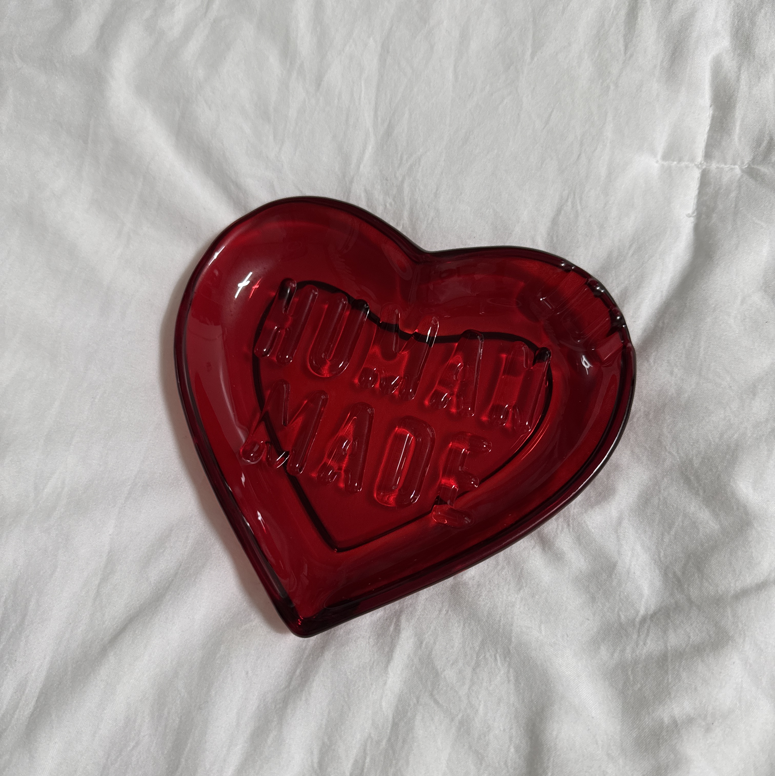 Human Made Heart Glass Tray Red, Human Made x Blue Bottle Coffee Key Charm Blue 착용 스타일 - 1