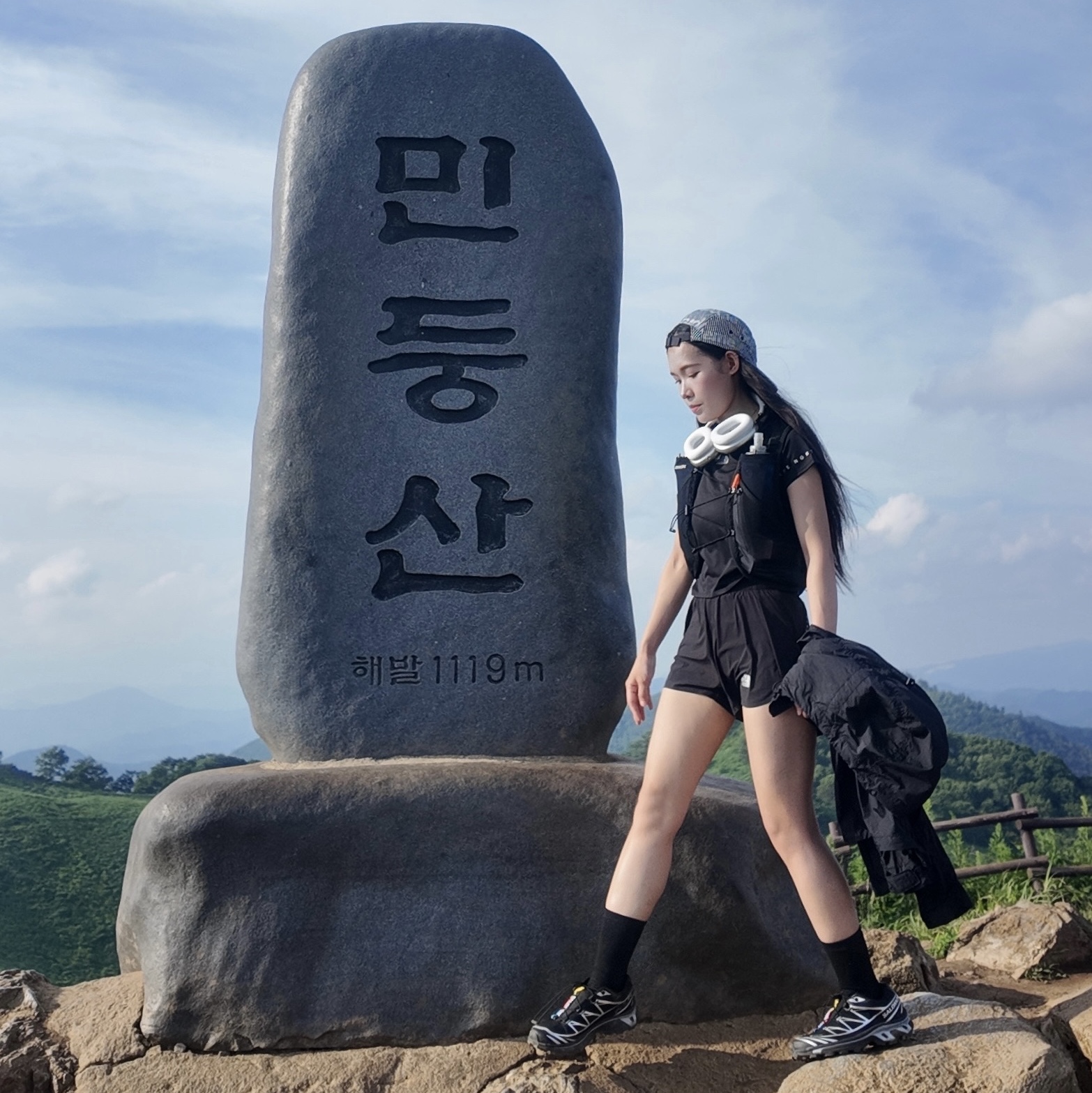 Salomon Active Skin 8 Set Black Metal, The North Face White Label Sheldon Jacket Black 착용 스타일 - 5