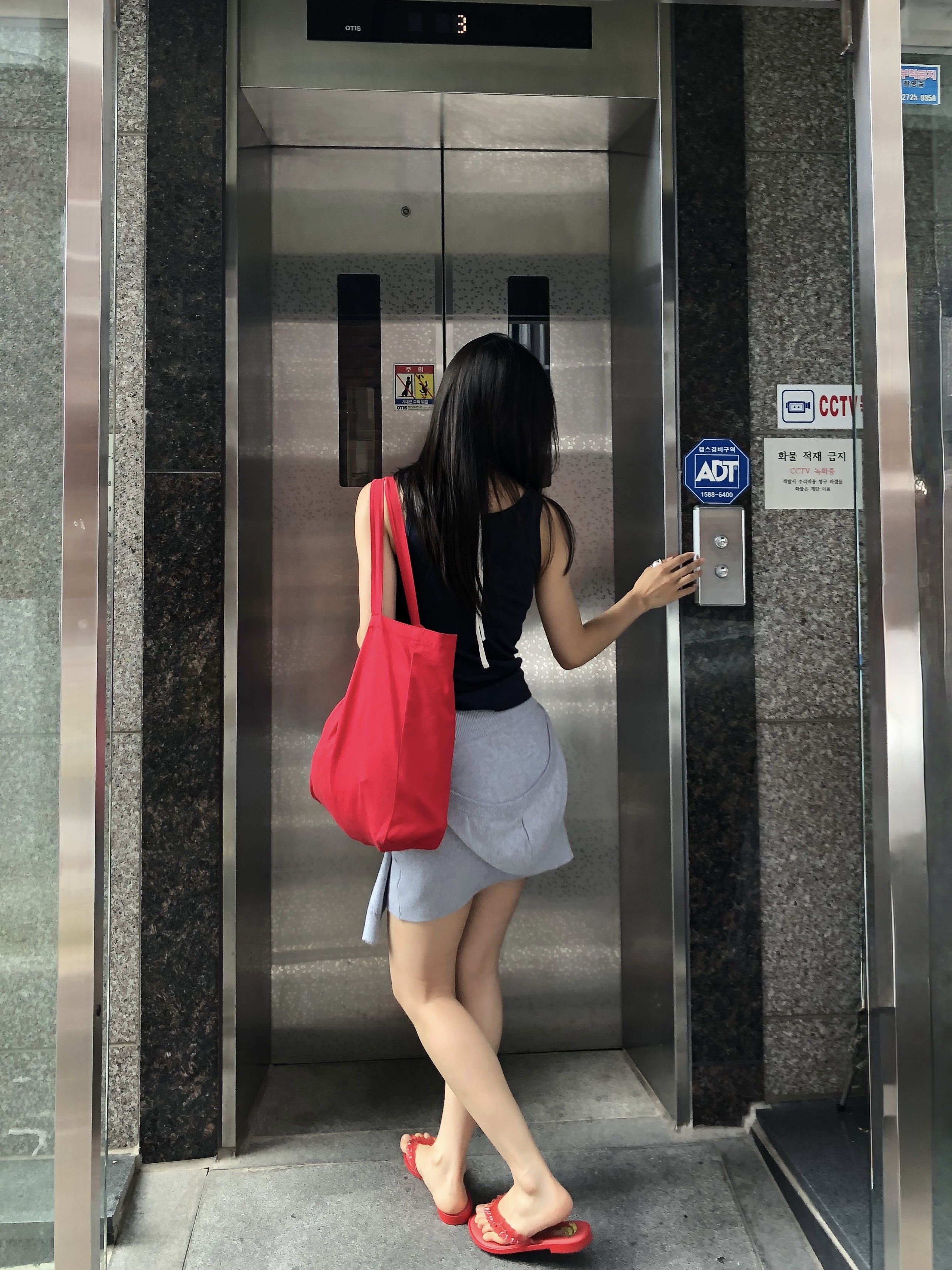 (W) Melissa x Ganni Flip Flop Slim Red 착용 스타일 - 2