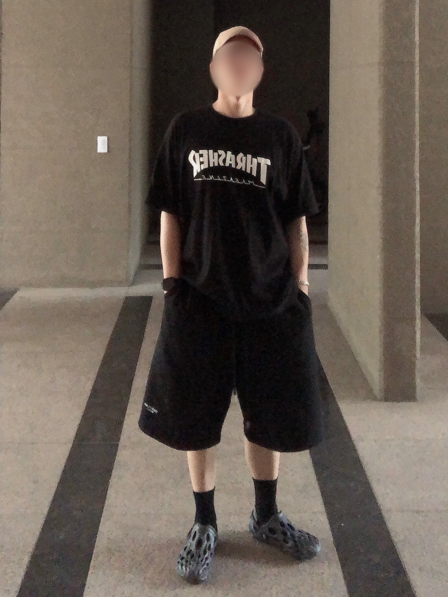 Undermycar Mu.04 Anti Fxxking Logo Play Oversized Sweat Shorts Black 착용 스타일 - 2