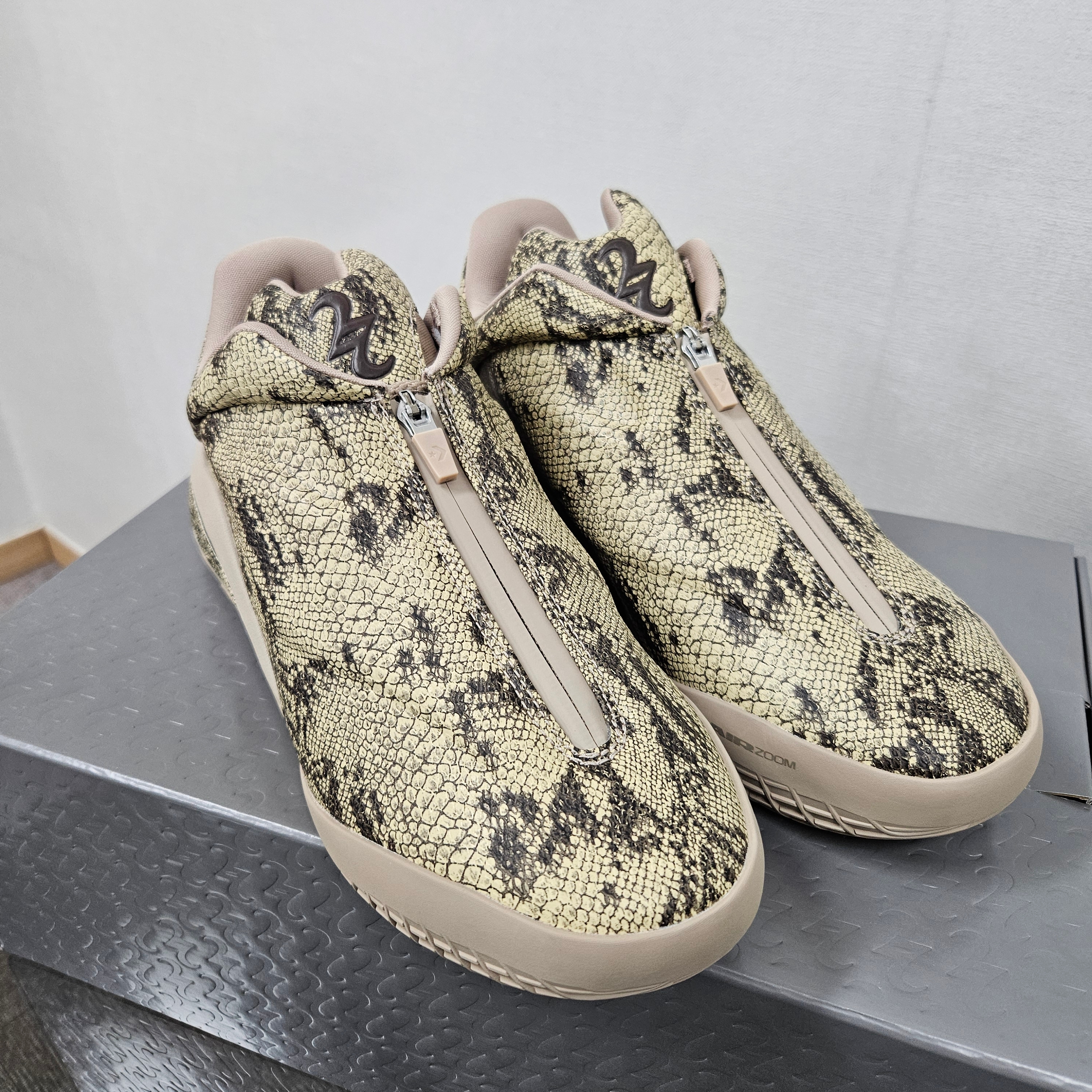 Converse x Shai 001 Premium Slither 착용 스타일 - 2
