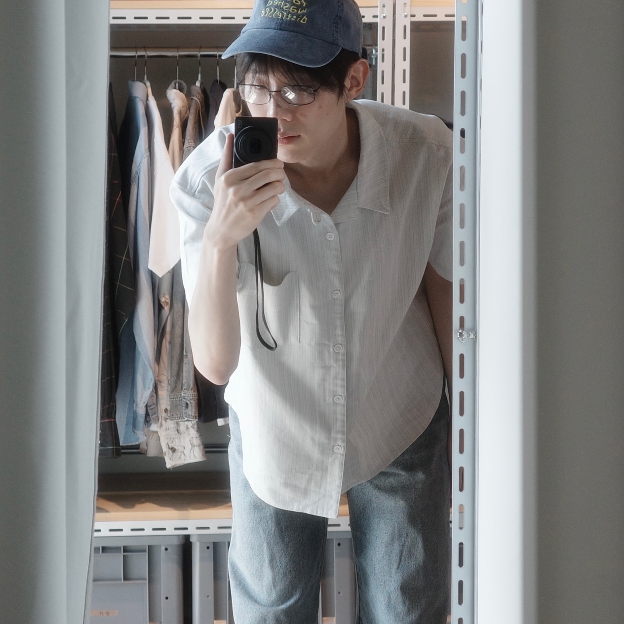 Millo Archive Tonal Weave Half Shirt Light Blue, Millo Archive Bleak Overdyed Boston Bag Black 착용 스타일 - 1