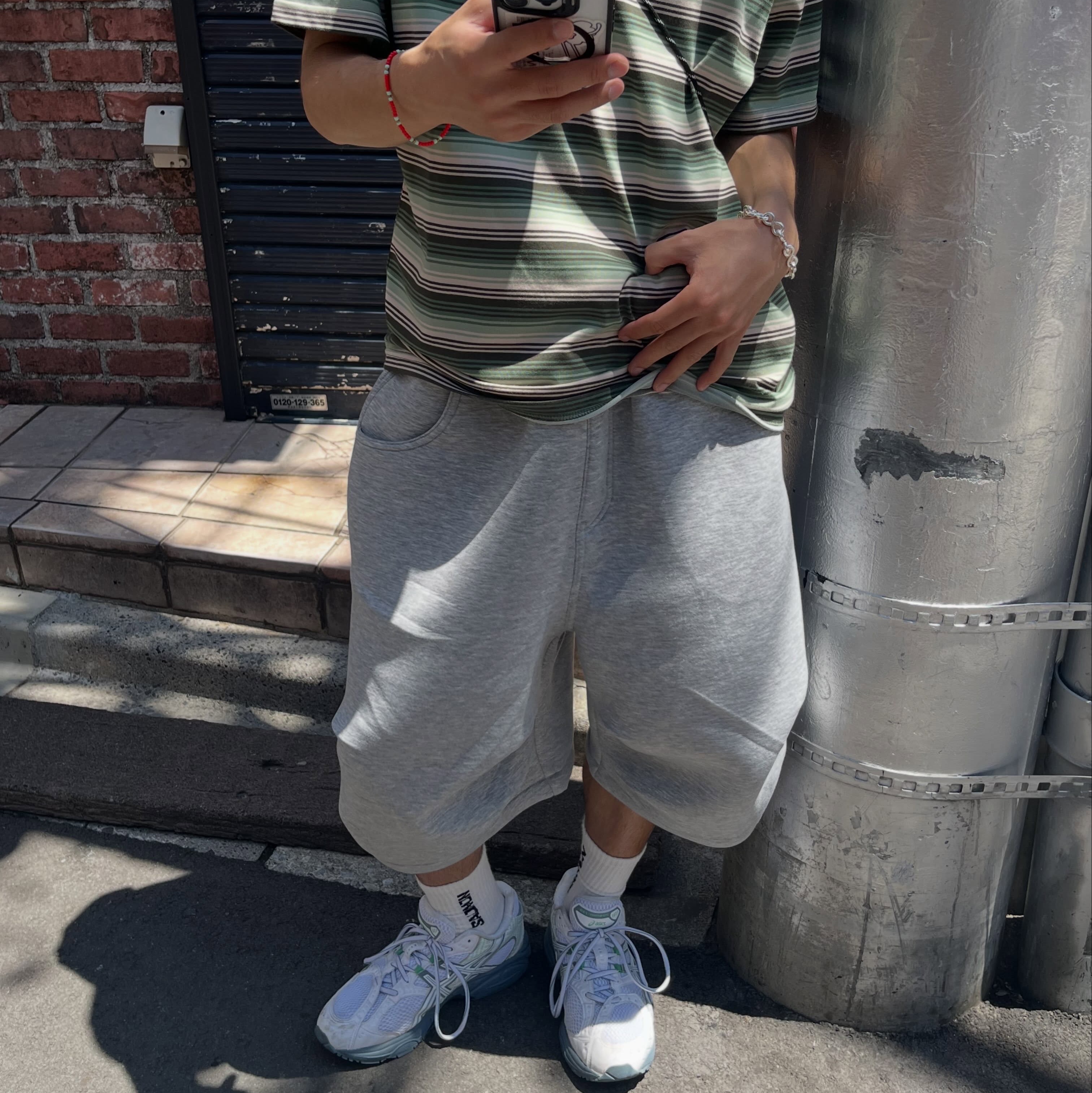 Millo Archive Arch-Drop Sweat Half Pants Melange Gray, Millo Archive Arch-Drop Sweat Half Pants Black 착용 스타일 - 3