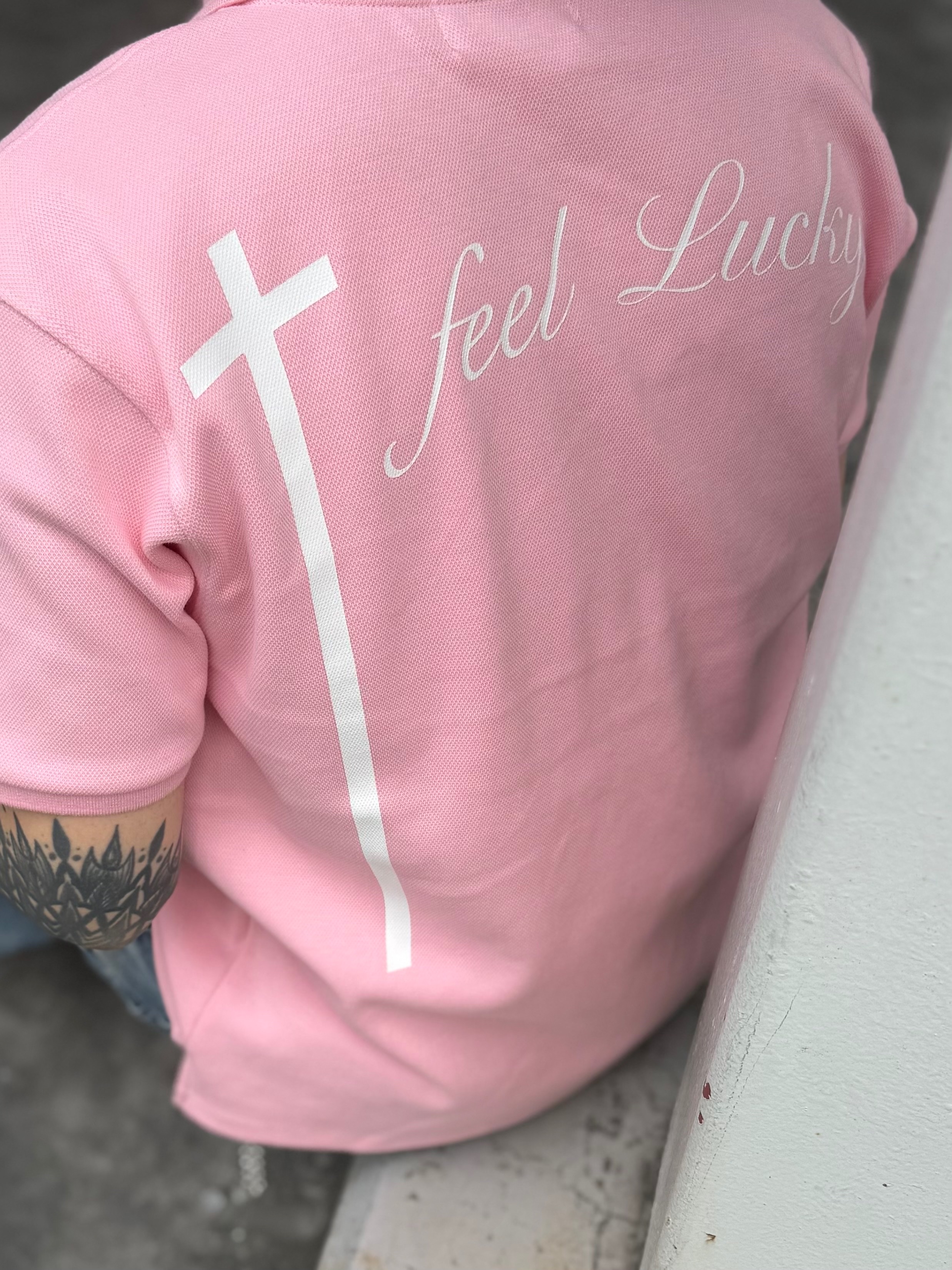 I FEEL LUCKY Feelin' Lucky T-Shirt Pink 착용 스타일 - 8