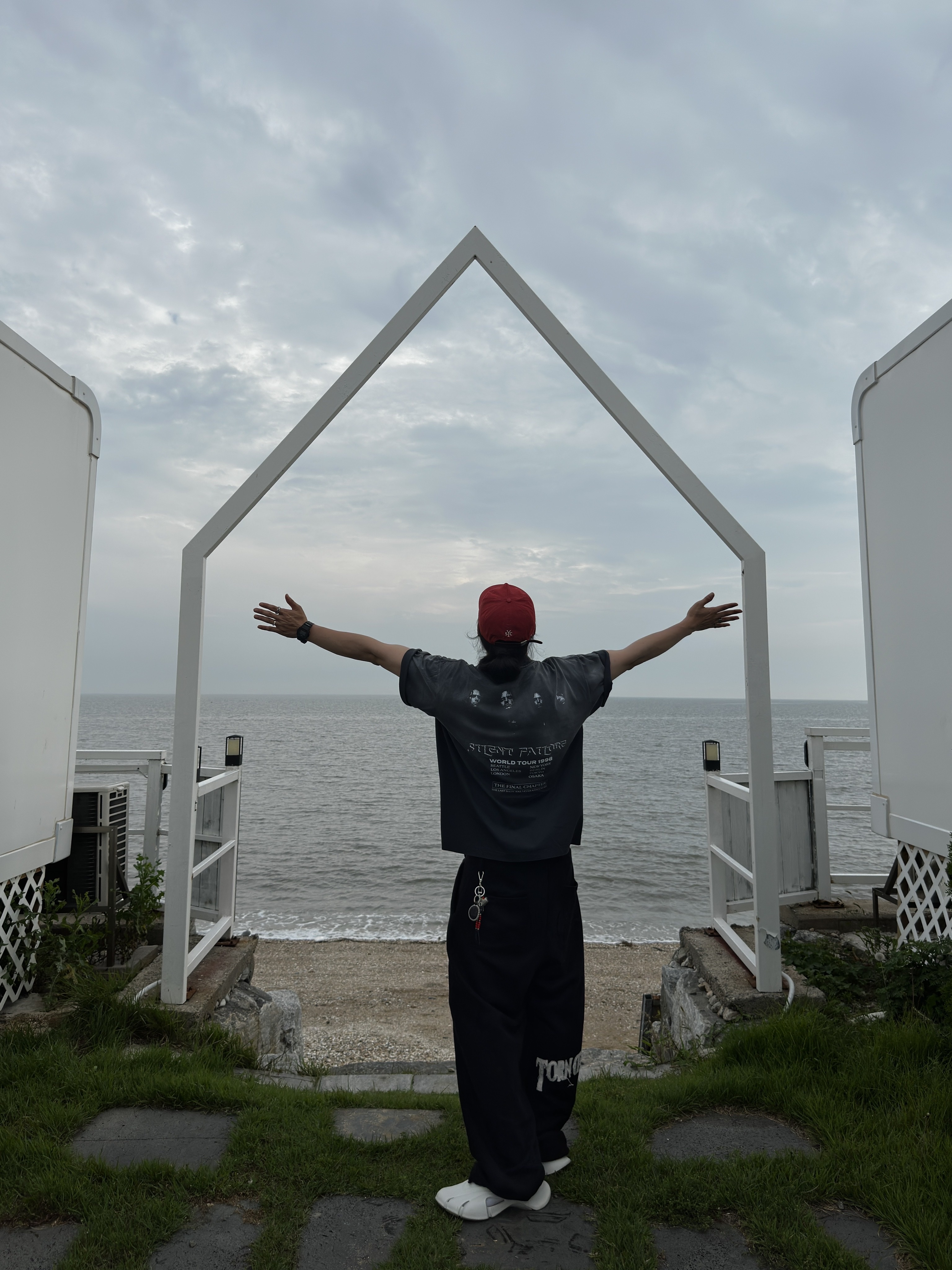 tornortied F.A.F Sweat Bermuda Pants
Black, Sunday Ceremony Vintage Washed 5 Panel Cotton Cap - Red 착용 스타일 - 3