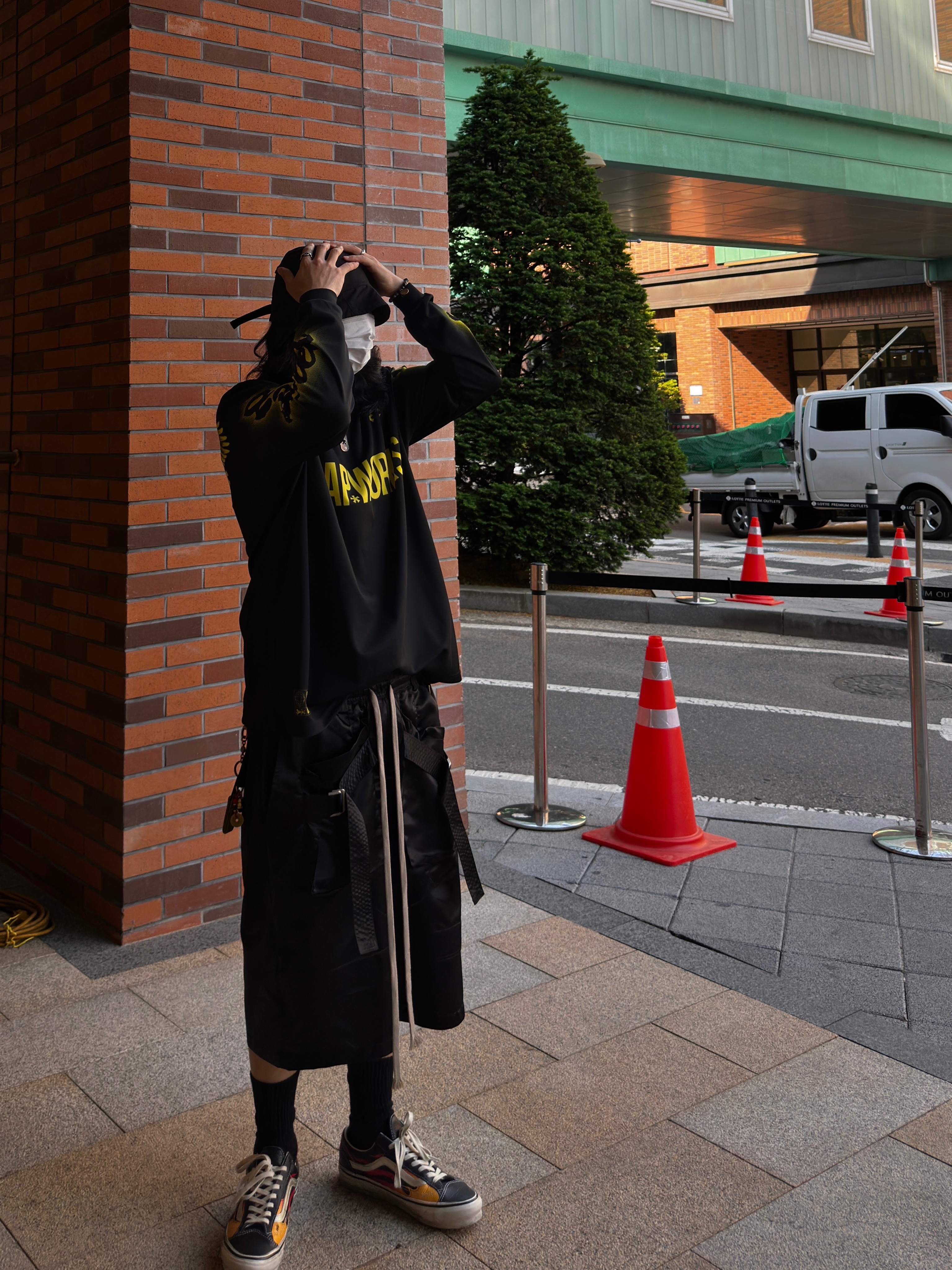 Vans LX Old Skool Flame Black Orange, Wapworks Layered Moto Mesh Jersey Black 착용 스타일 - 1