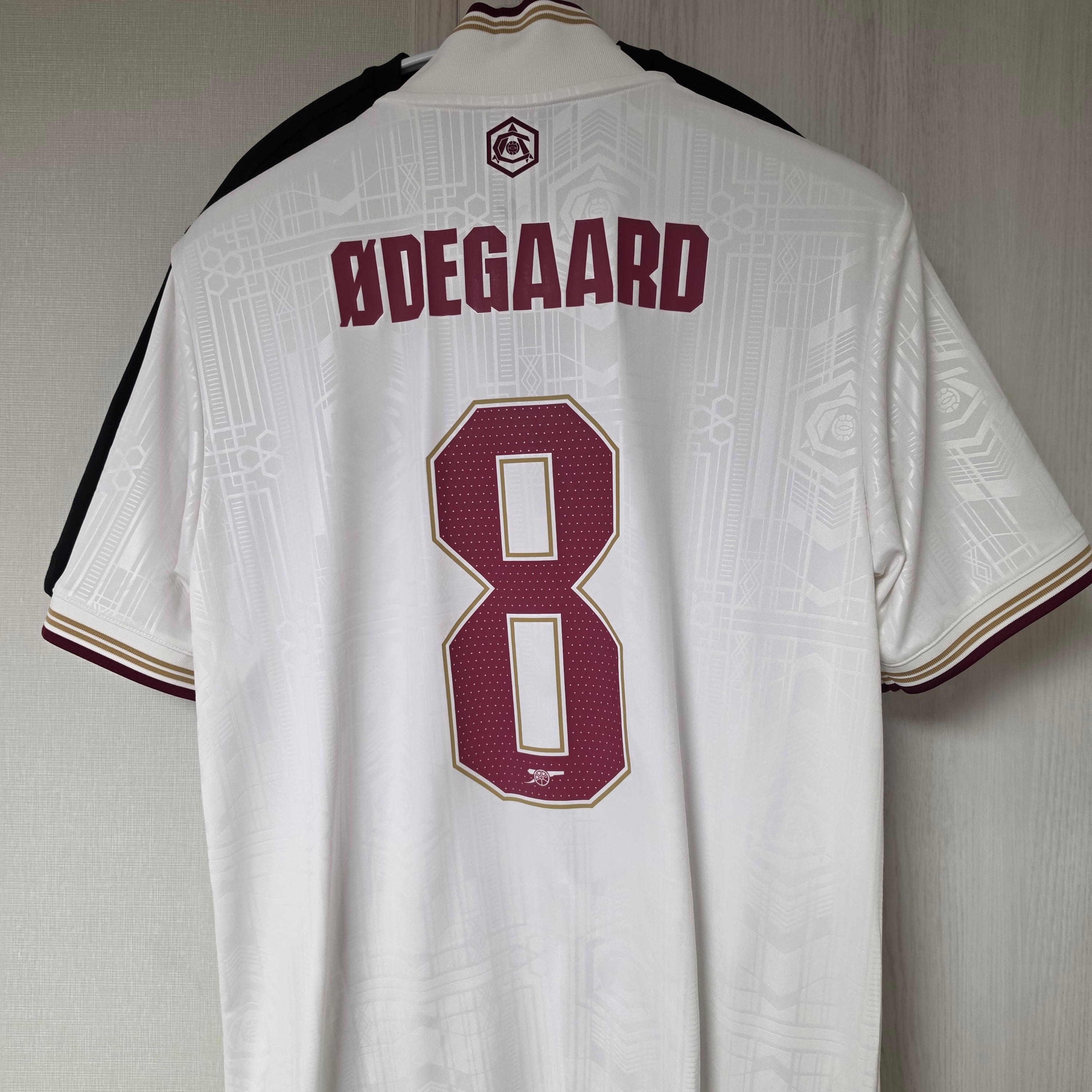 Adidas Arsenal 2025/26 3rd Jersey Cloud White Team Coll Burgundy 2 - KR Sizing (Non Marking Ver.) 착용 스타일