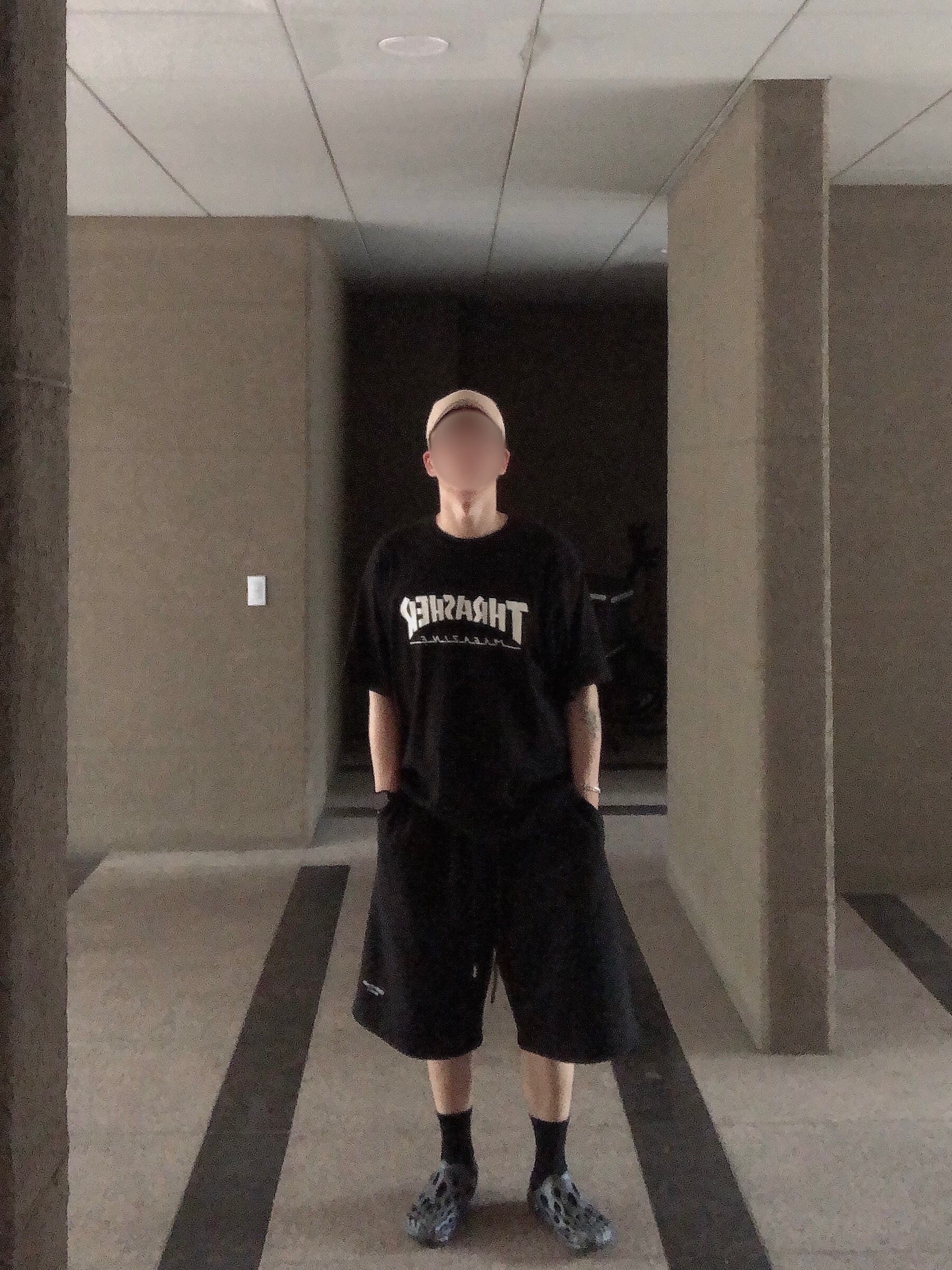 Undermycar Mu.04 Anti Fxxking Logo Play Oversized Sweat Shorts Black 착용 스타일 - 1