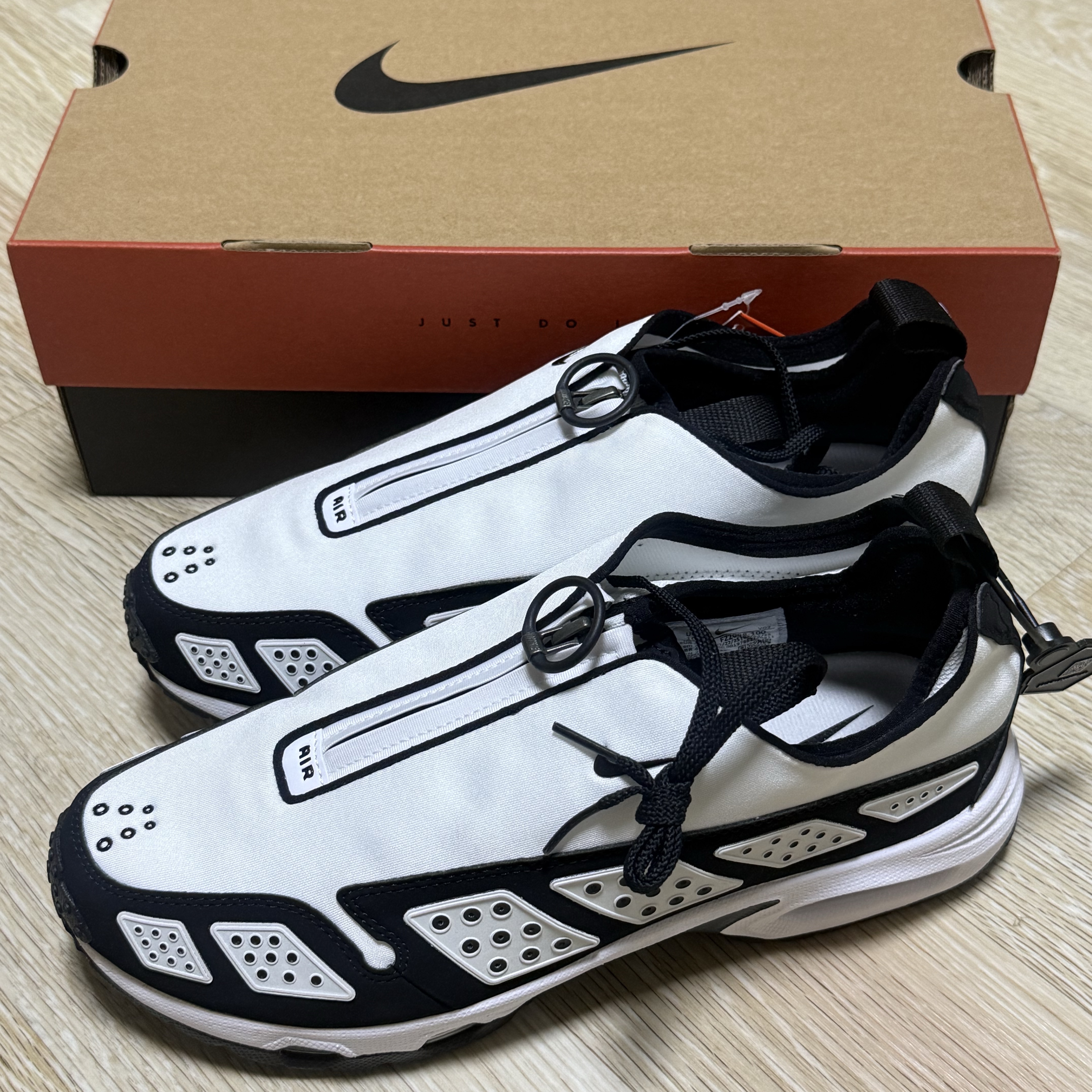 (W) Nike Air Max SNDR White and Black 착용 스타일