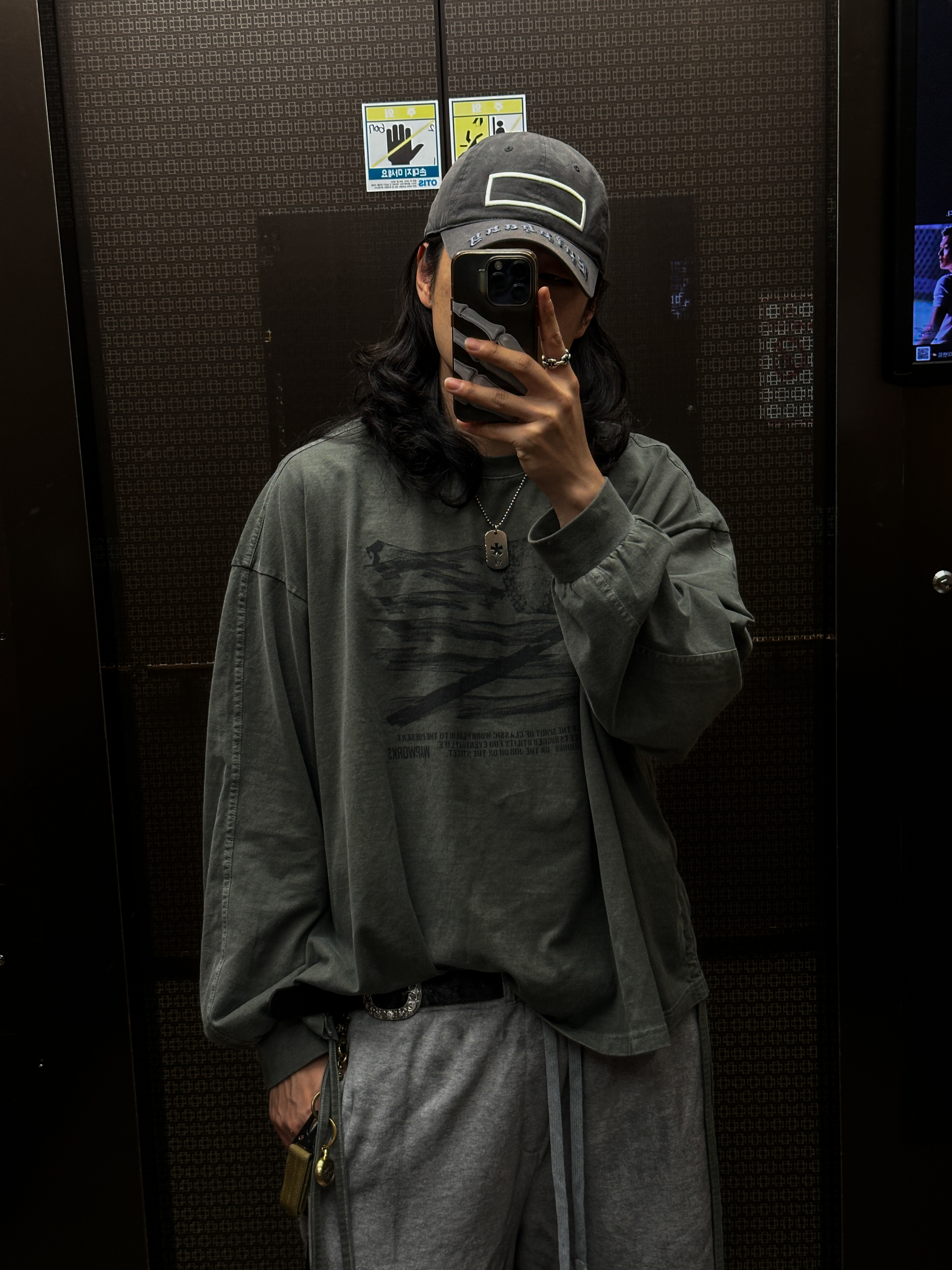 Wapworks Wp Military Shirring Crop Crewneck Khaki, Burberry Trek Boots Manilla 착용 스타일 - 4