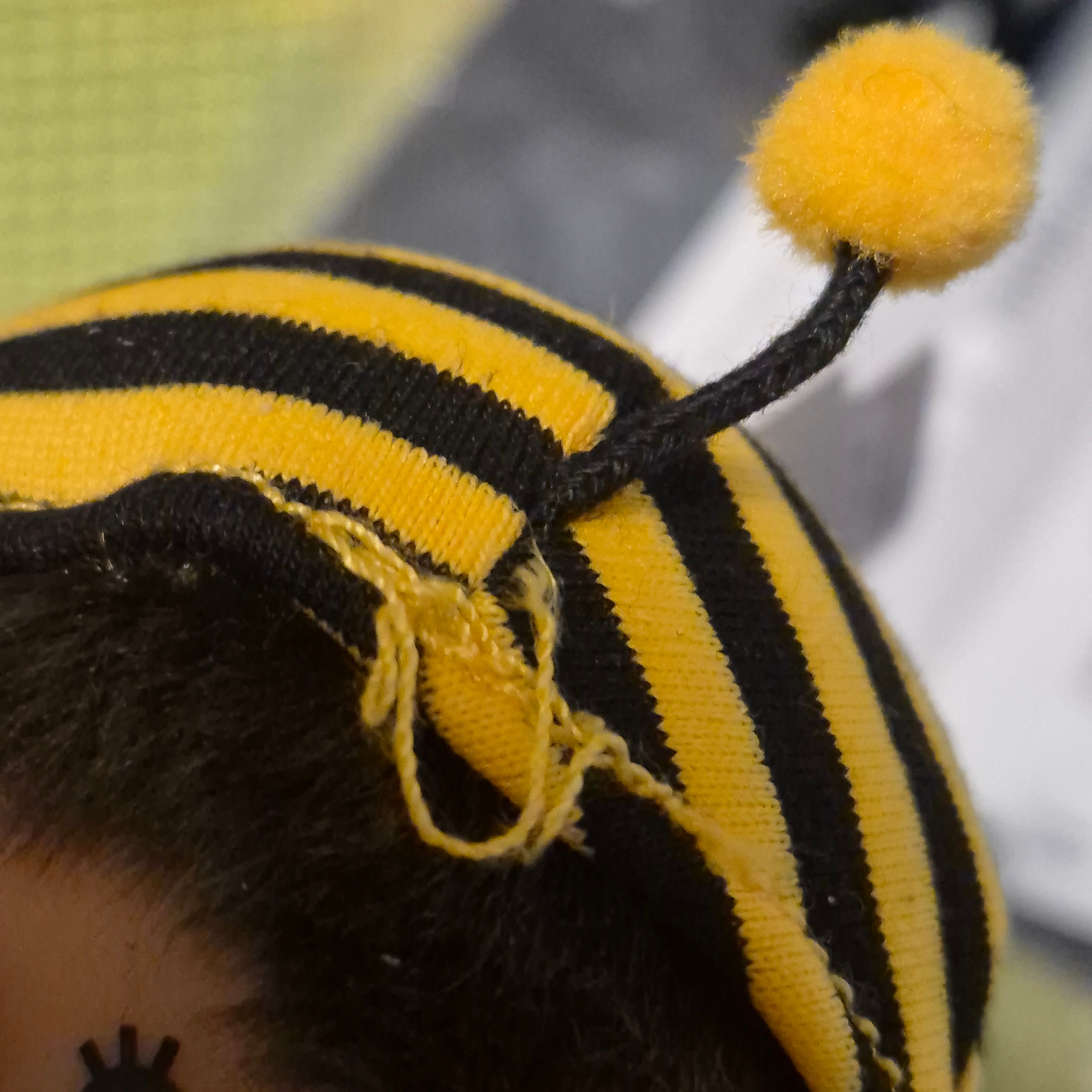 Monchhichi Bighead SS Bee Key Chain 착용 스타일 - 2