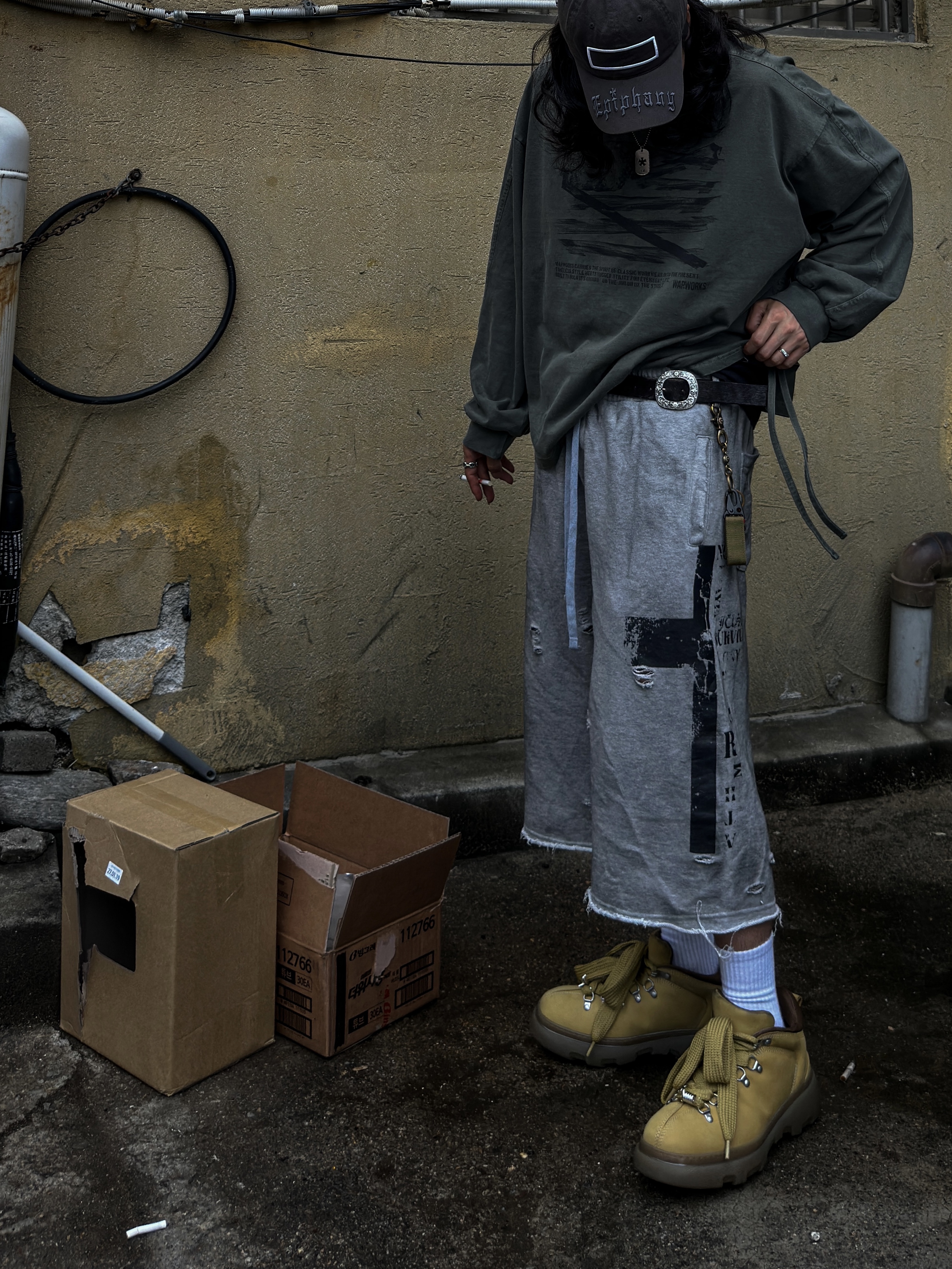 Wapworks Wp Military Shirring Crop Crewneck Khaki, Burberry Trek Boots Manilla 착용 스타일 - 2