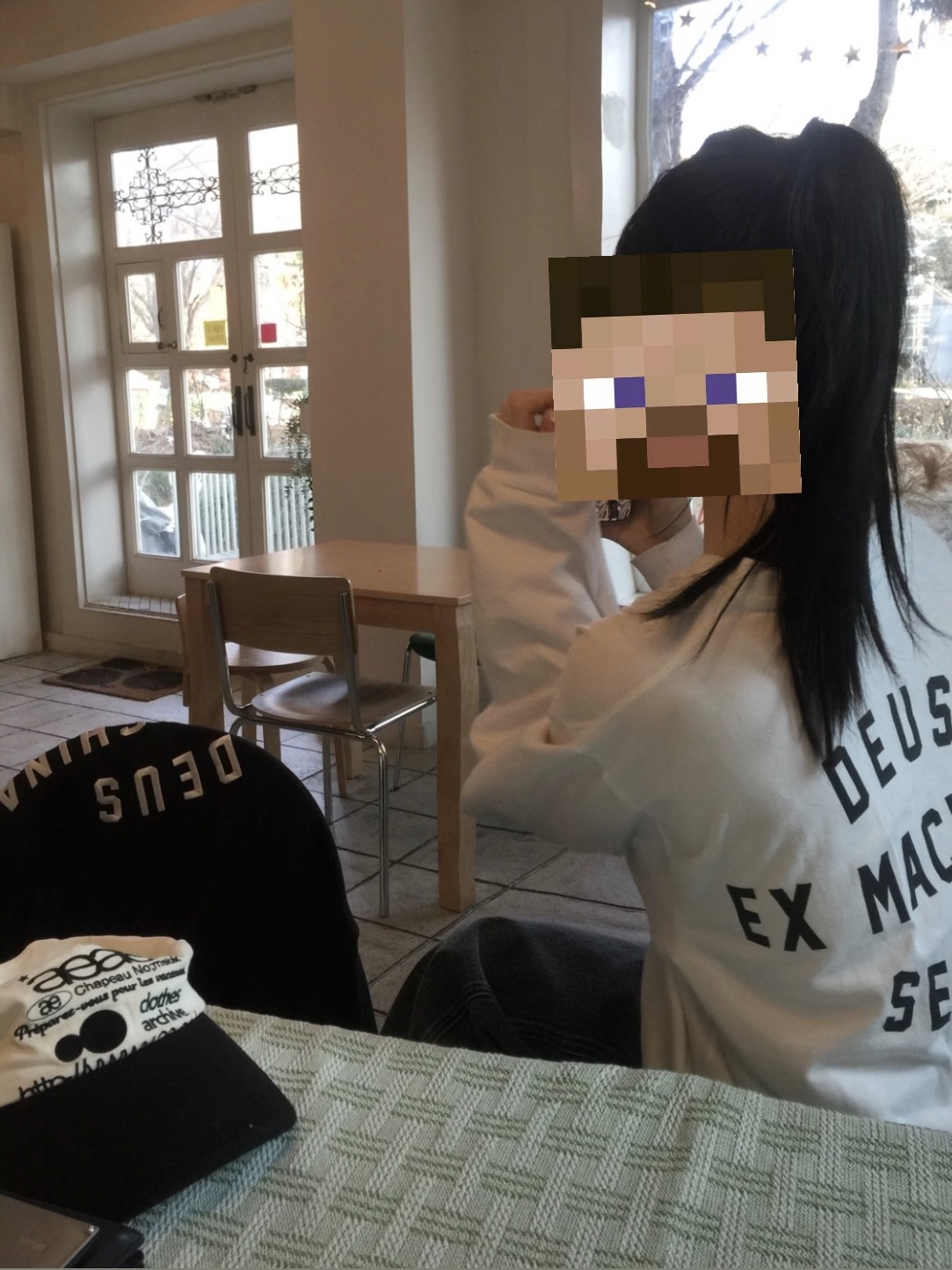 Deus Ex Machina Seoul College Long Sleeve T-Shirt White, Matin Kim Accordion Wallet Black 착용 스타일