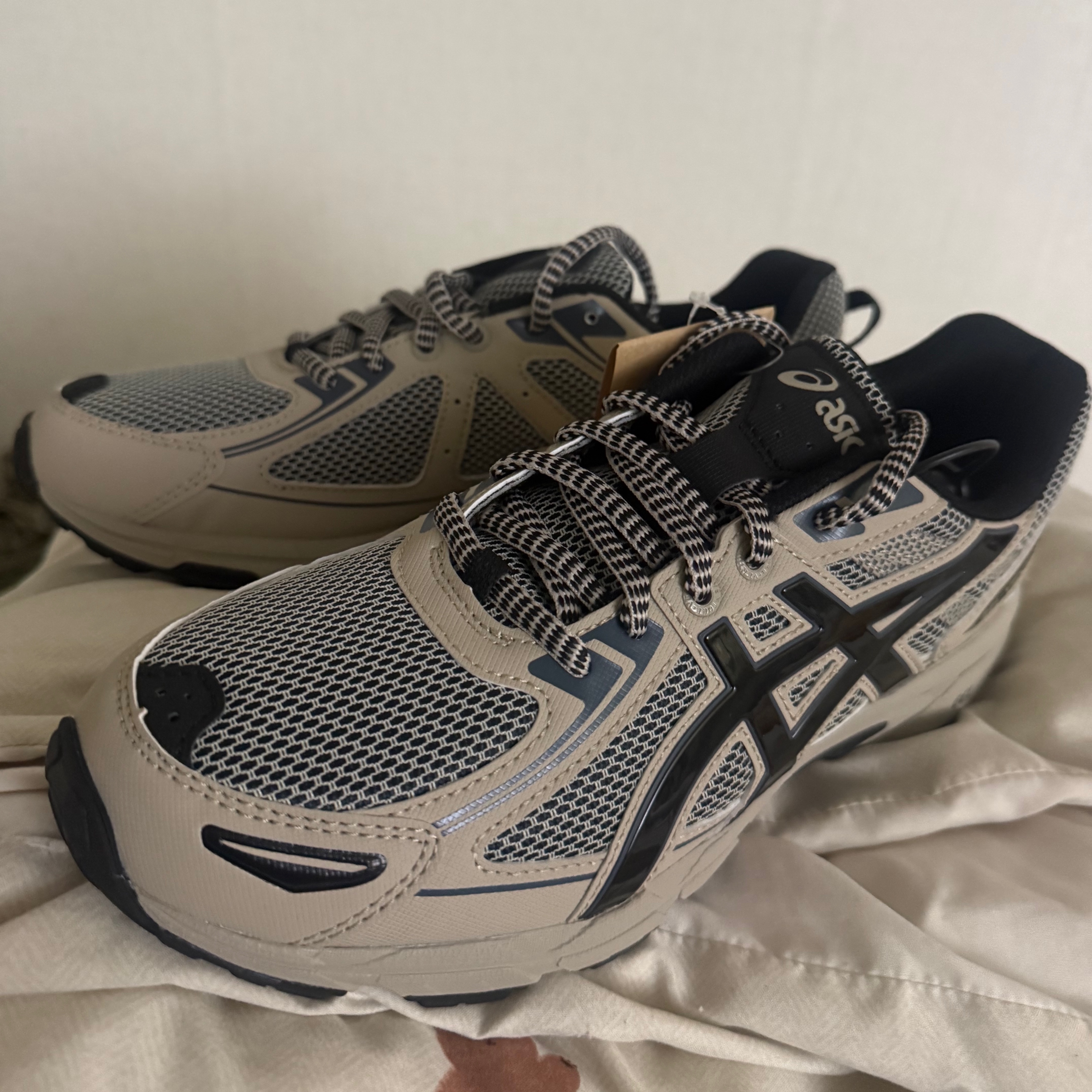 Asics Gel-Venture 6 Feather Grey Black 착용 스타일