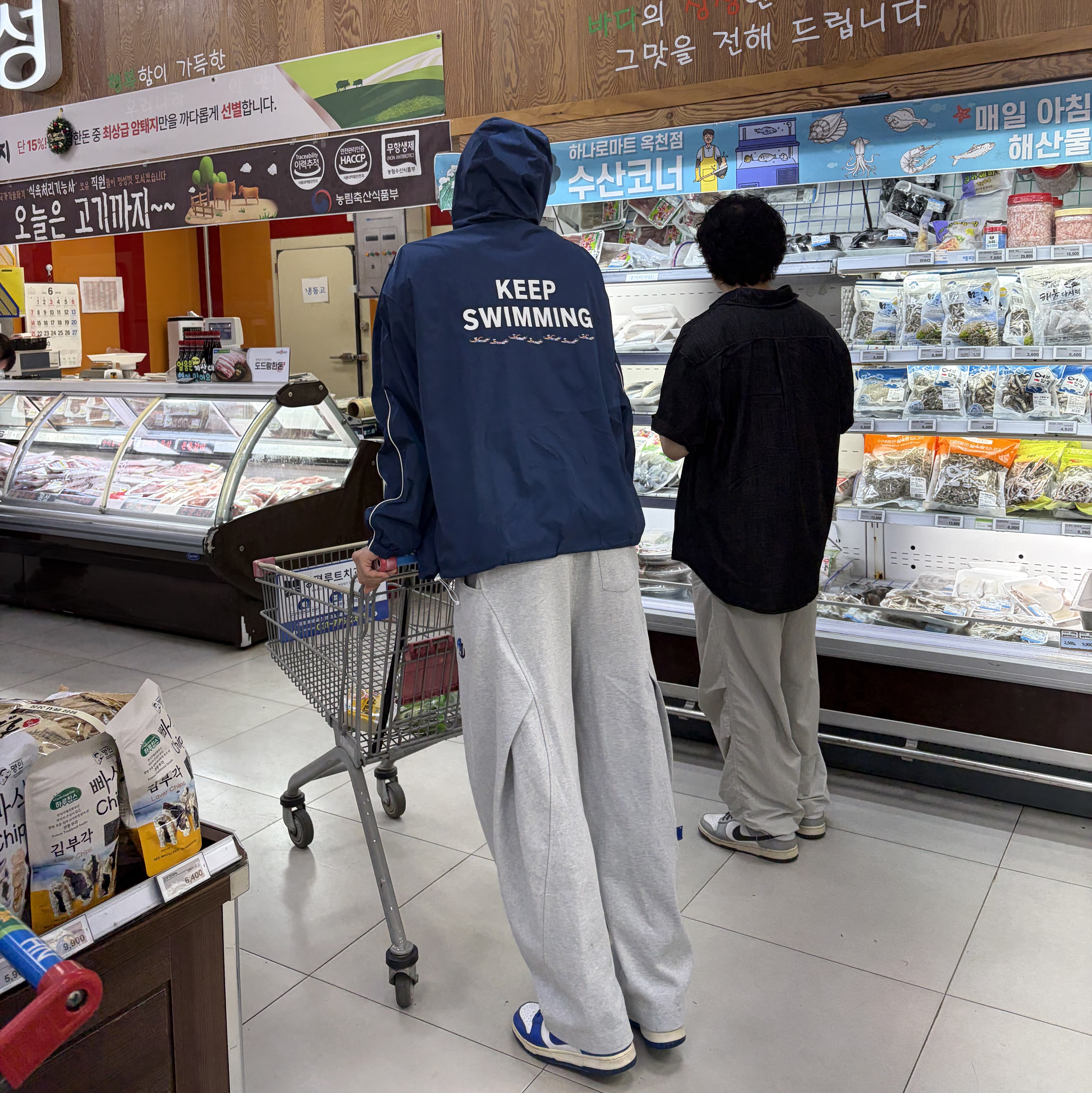 BTS Swim Wind Jacket Blue, Zara x Ader Error Jogger Pants Grey 착용 스타일