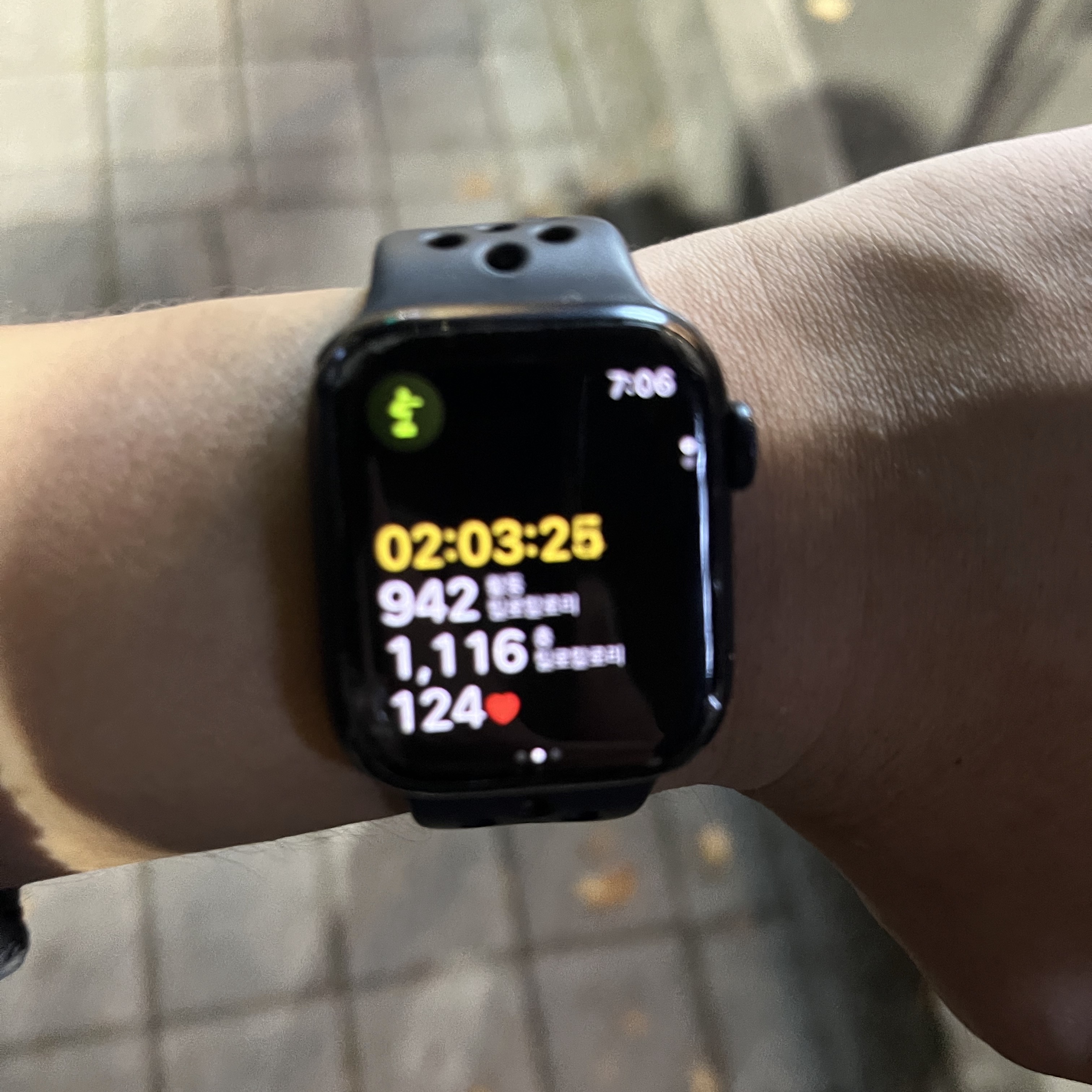 Apple Watch Nike Series 7 41mm Cellular Midnight Aluminum Case with Nike Sport Band Anthracite Black (Korean Ver.) 착용 스타일