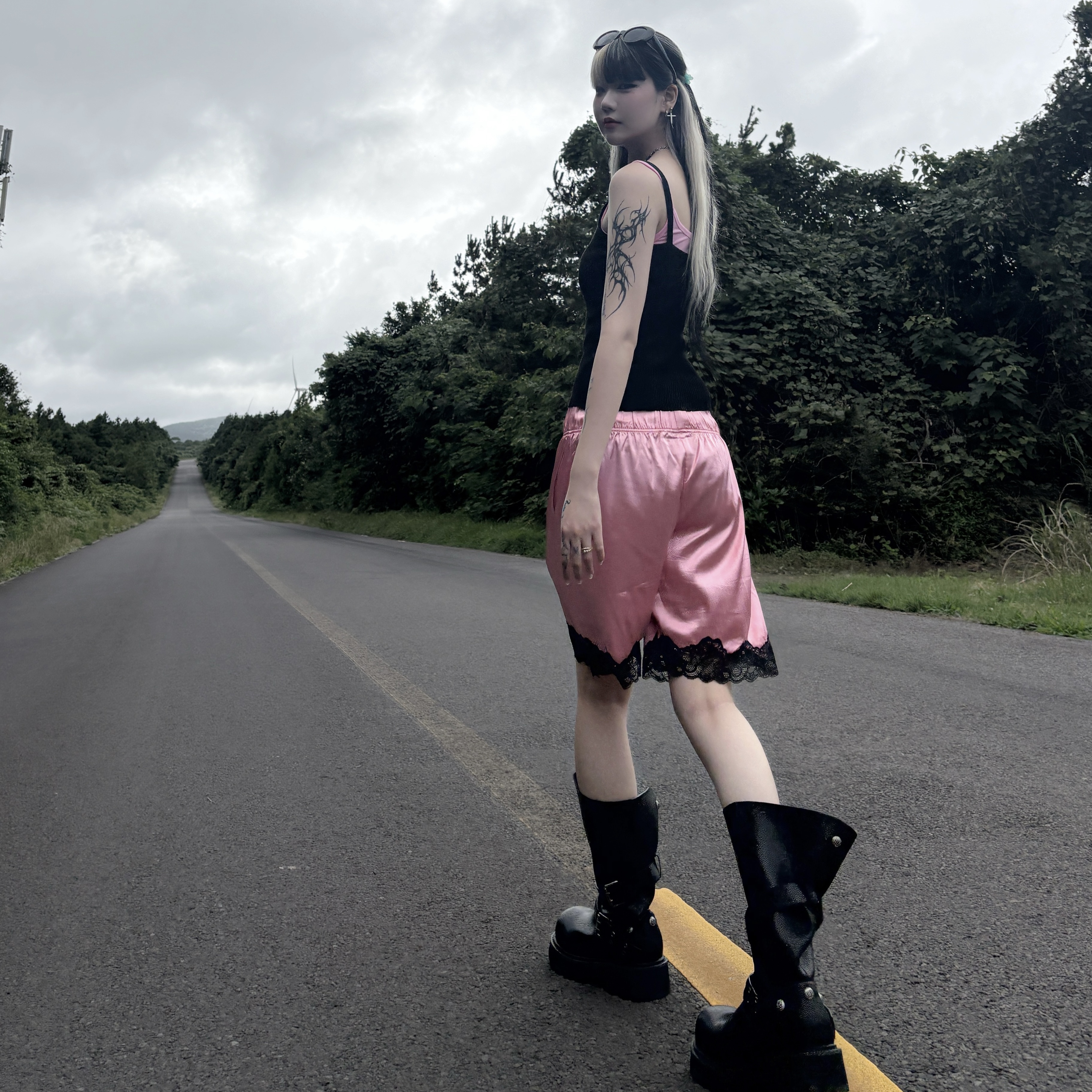 Sculptor Sweet Kitty Tank Top Acid Pink 착용 스타일 - 5