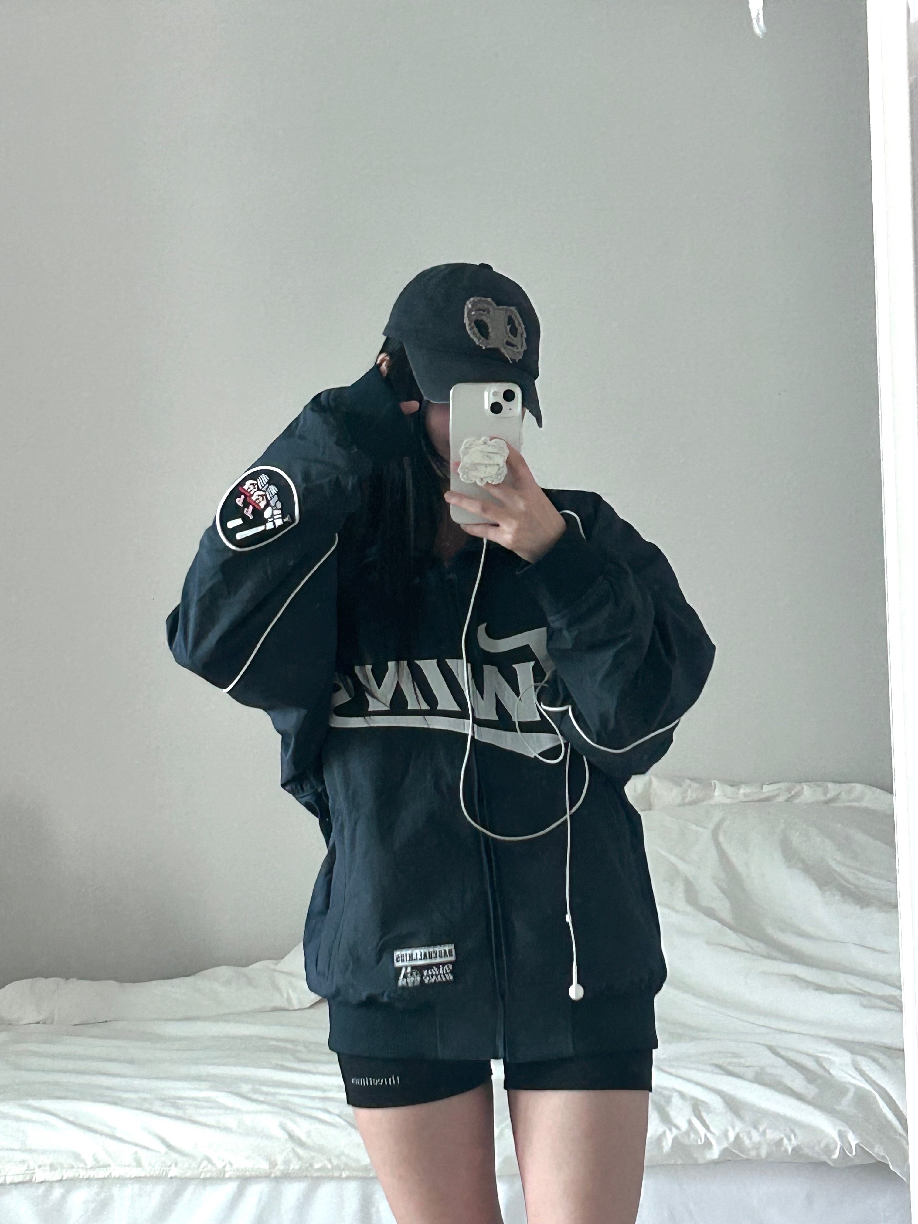 BDNS x LG TWINS Dugout Jacket Navy 착용 스타일